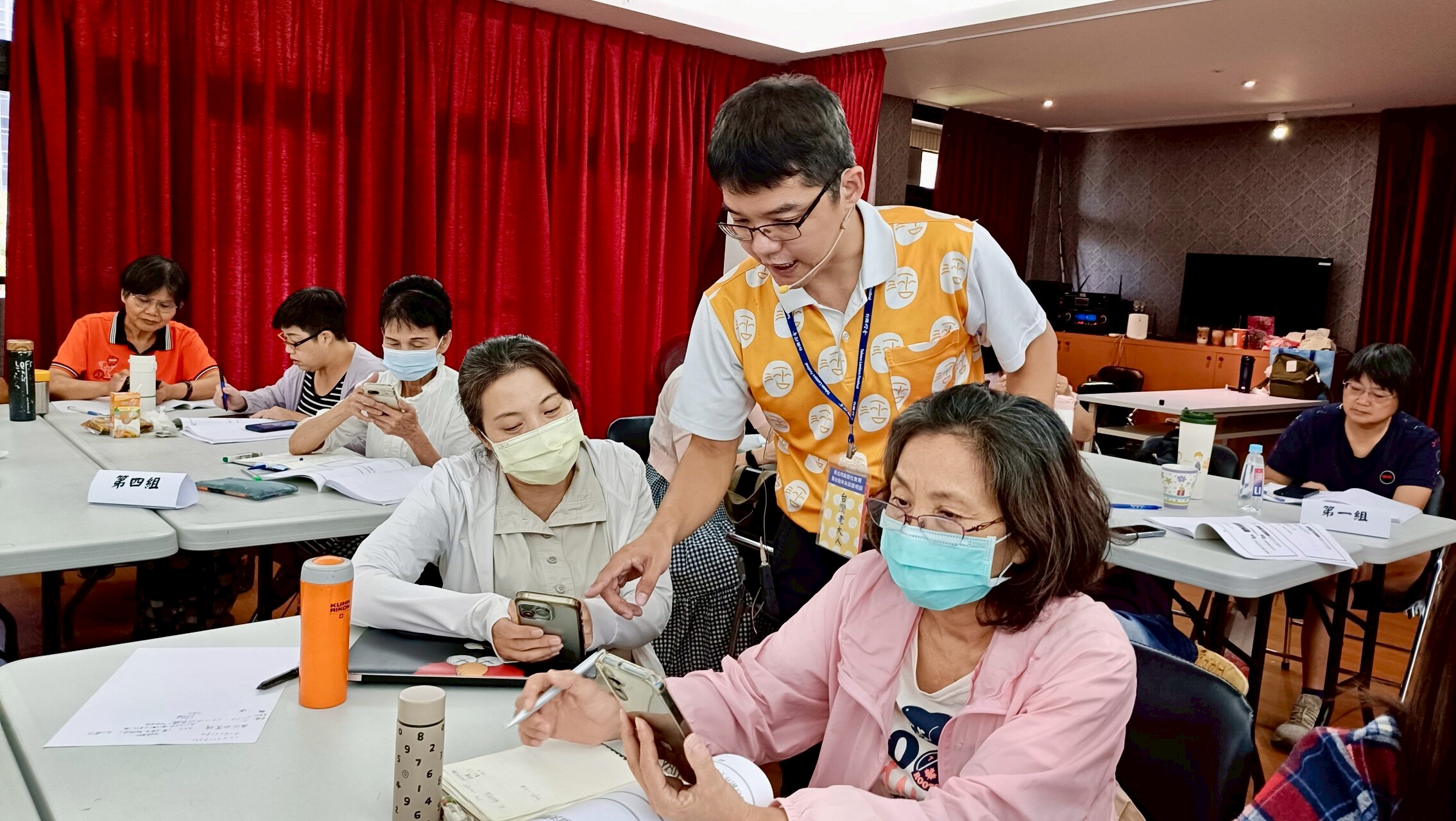  老大人協會專業講師葉左丞Jason以18堂課教導學員數位學習和應用