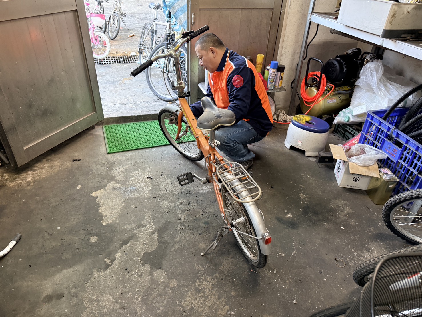 民眾愛心捐贈的腳踏車經清潔隊巧手修復