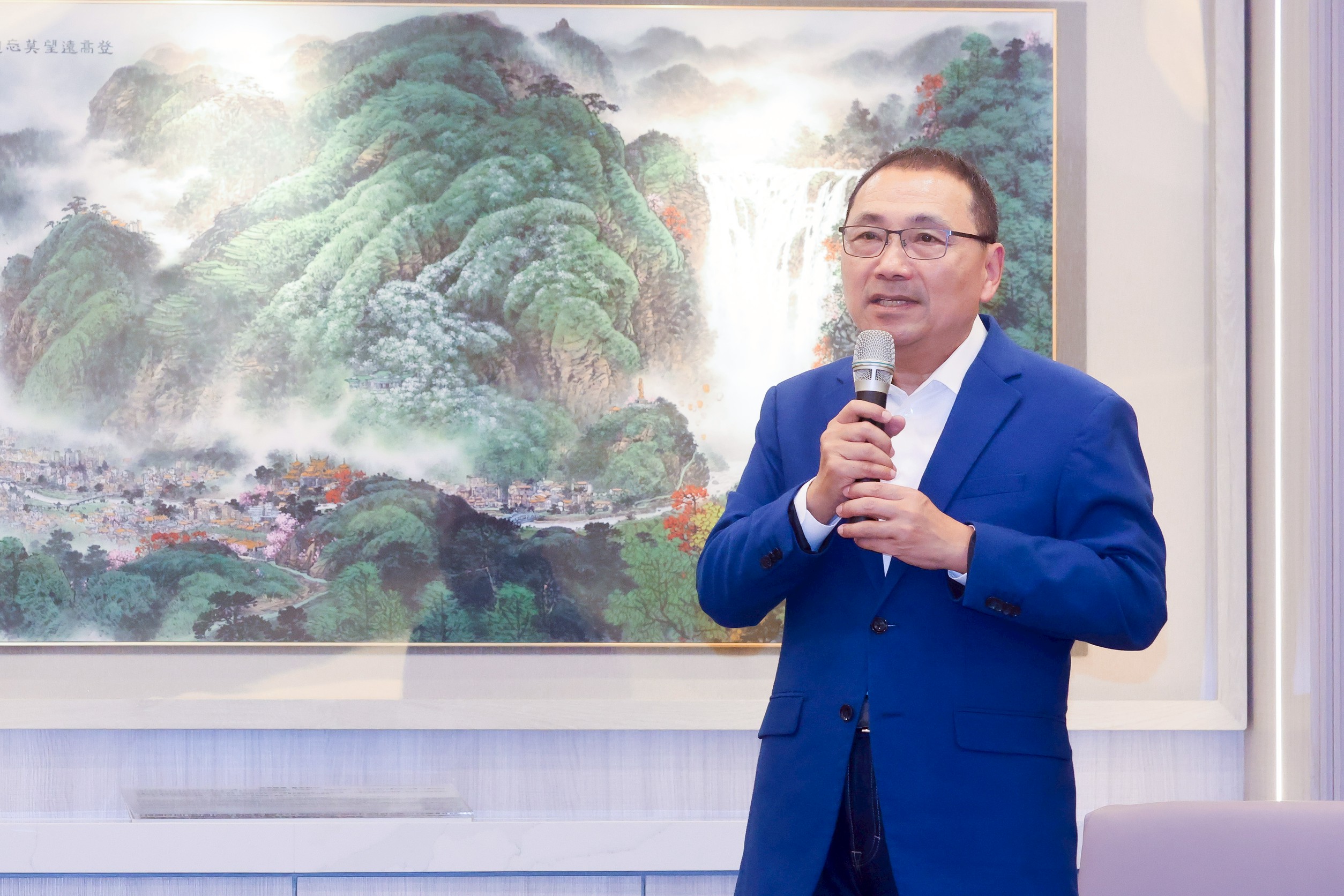 新北市長侯友宜表示，基隆與新北緊密相連，透過政策交流與經驗分享，有助於攜手推動城市風貌升級。