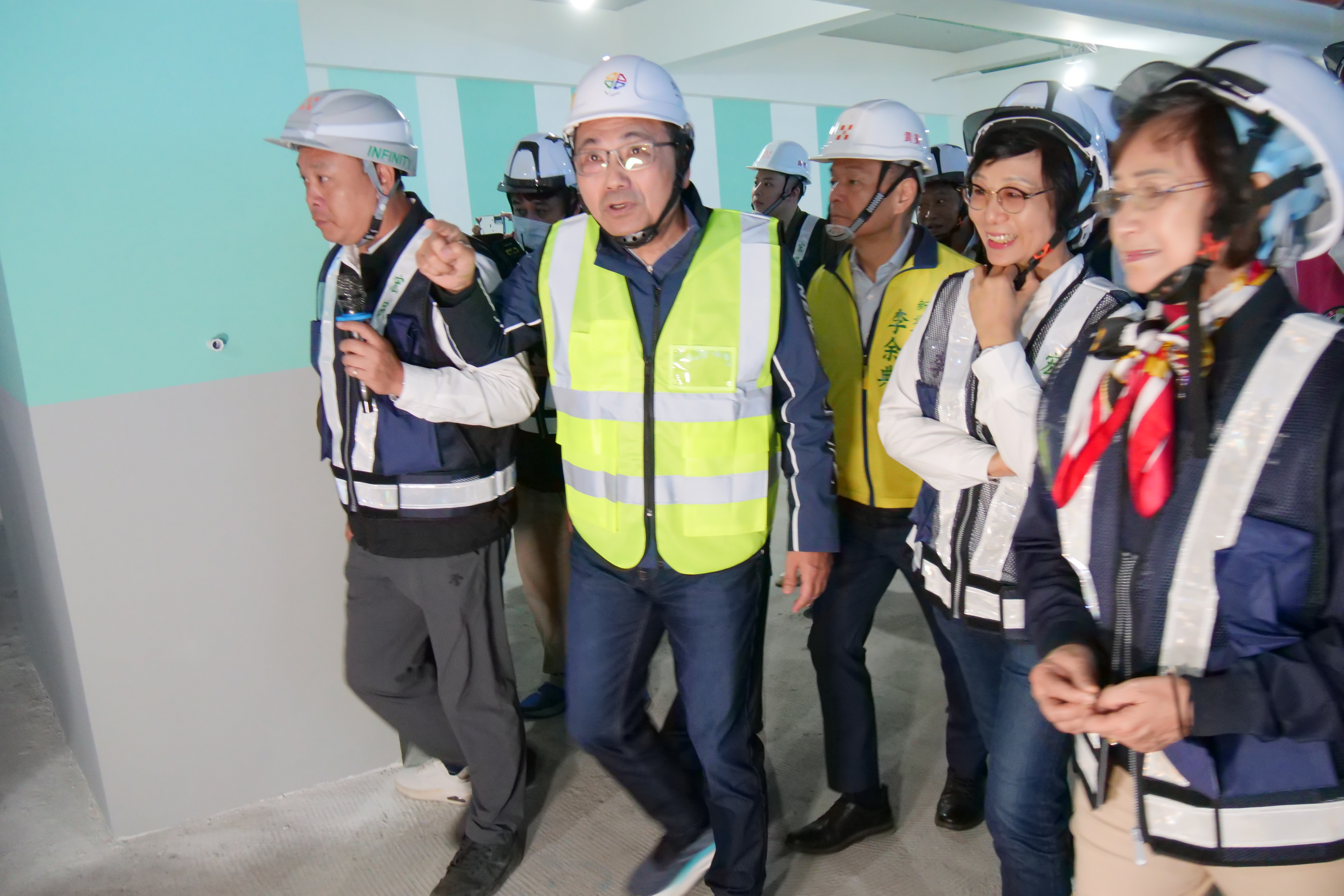 市長視察長安立體停車場工程，工程進度逾70%，力拚明年10月完工