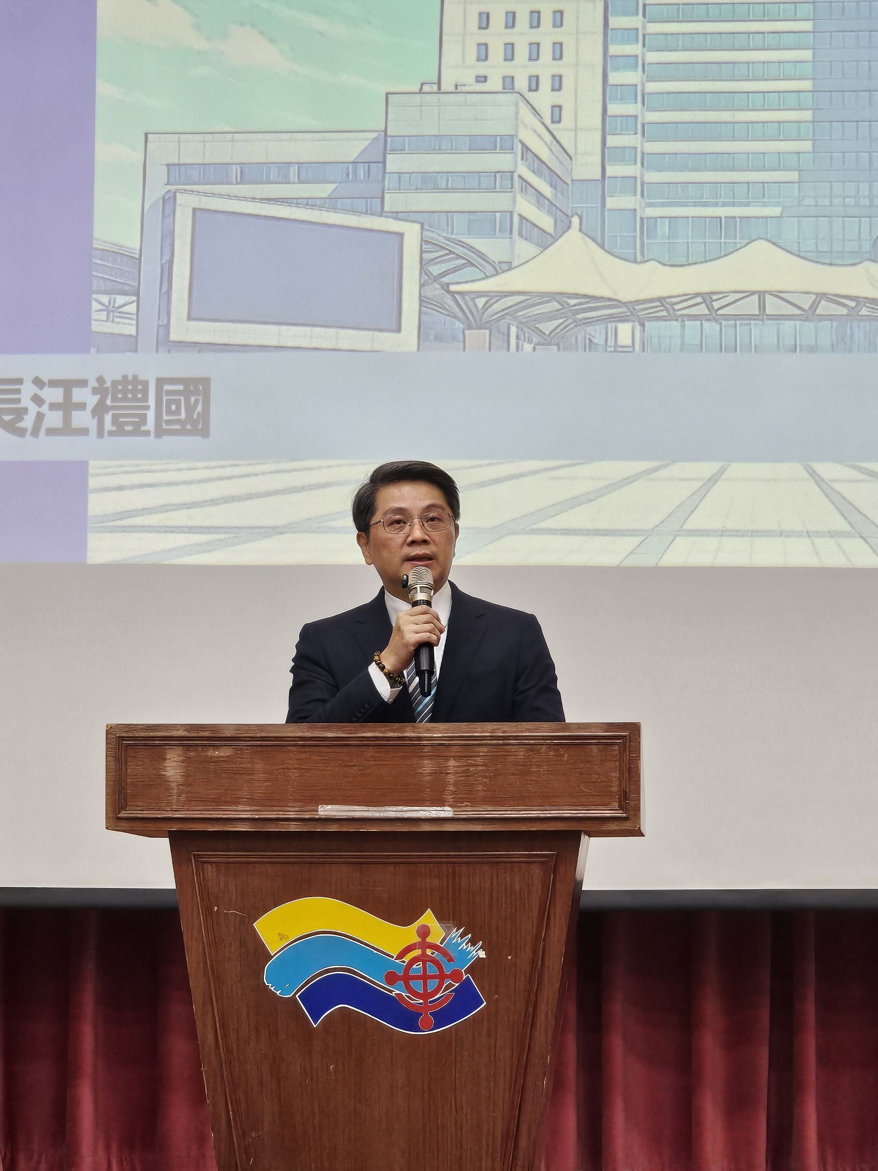 新北市地政局長汪禮國表示，延長不動產抵押設定的作業期限可為民眾爭取「後悔」時間降低財損。新北市地政局提供