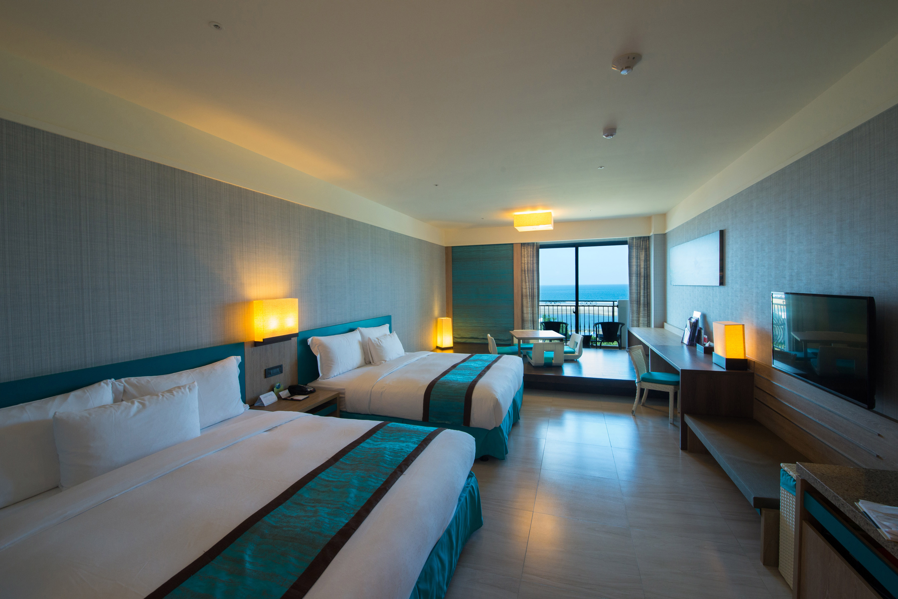  福容大飯店 福隆-擁有北台灣唯一的海洋氯化物碳酸氫鹽泉與寬廣海景沙灘，讓旅人一邊聆海浪、一邊享受療癒溫泉，體驗最放鬆的東北角渡假氛圍。(活動贊助廠商)