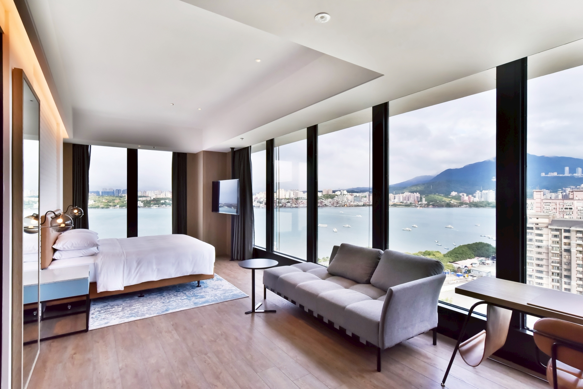 八里福朋喜來登酒店-坐落於淡水河畔，擁有舒適現代客房與精緻餐飲，並提供旅客享受河景美景與休閒放鬆的極致體驗。(活動贊助廠商)