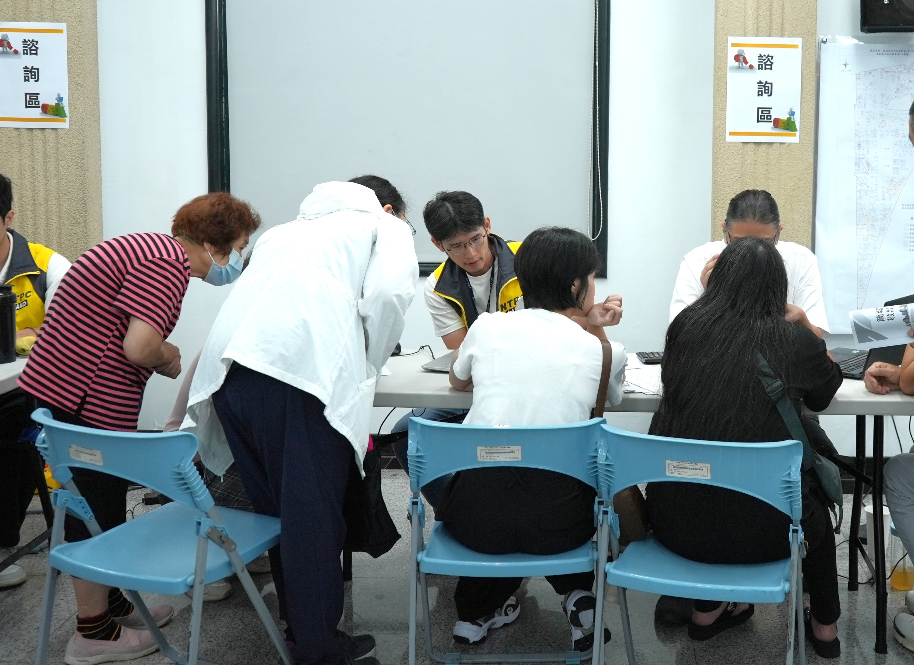 塭仔圳第二區土地分配結果19日起公告。圖為日前舉辦的草案說明會現場。新北市地政局提供