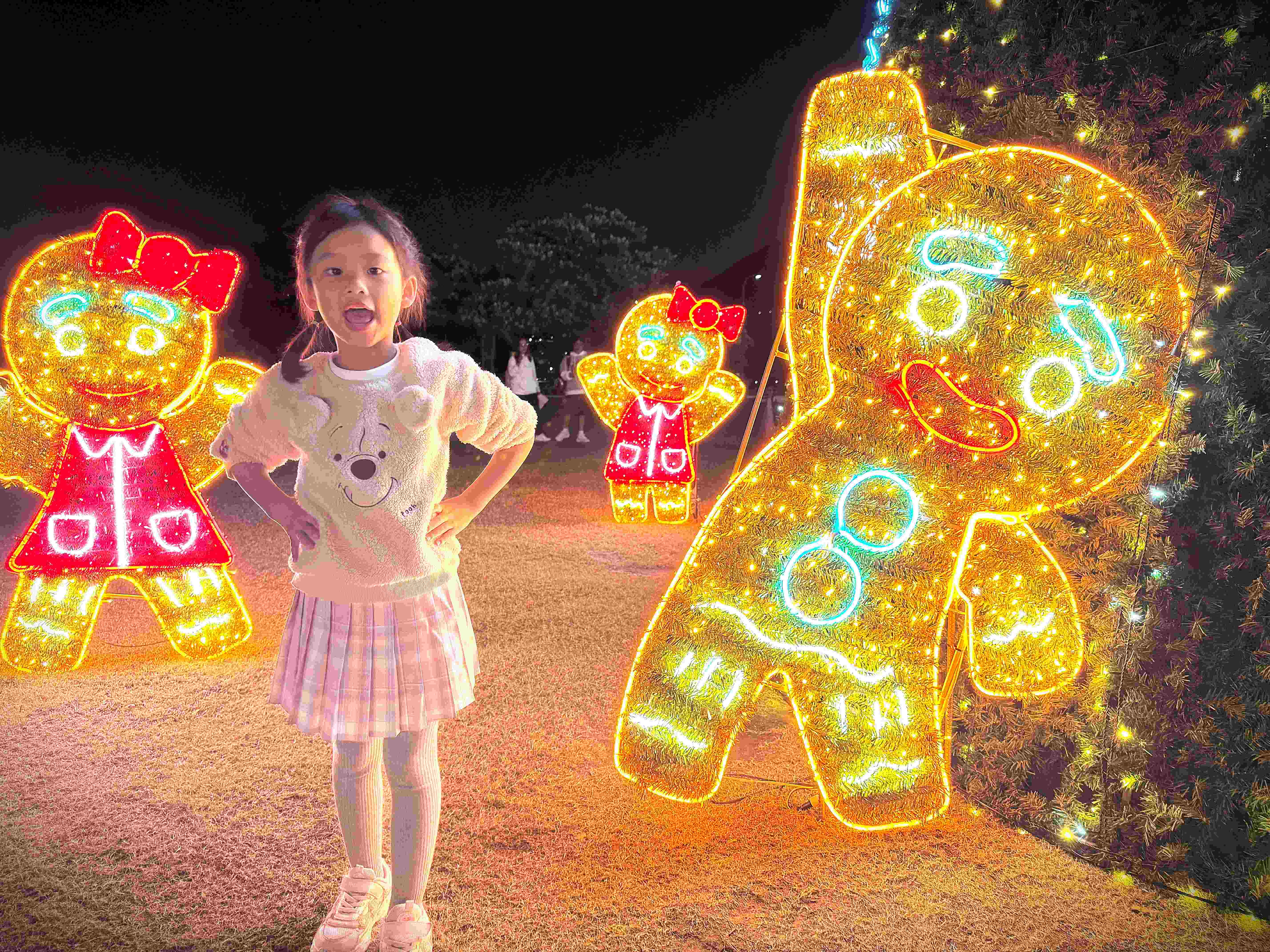  可愛薑餅人光雕陪伴大小朋友，增添節慶趣味