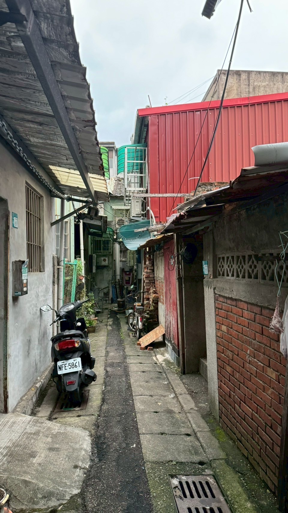 排水設施狹窄緊鄰住家