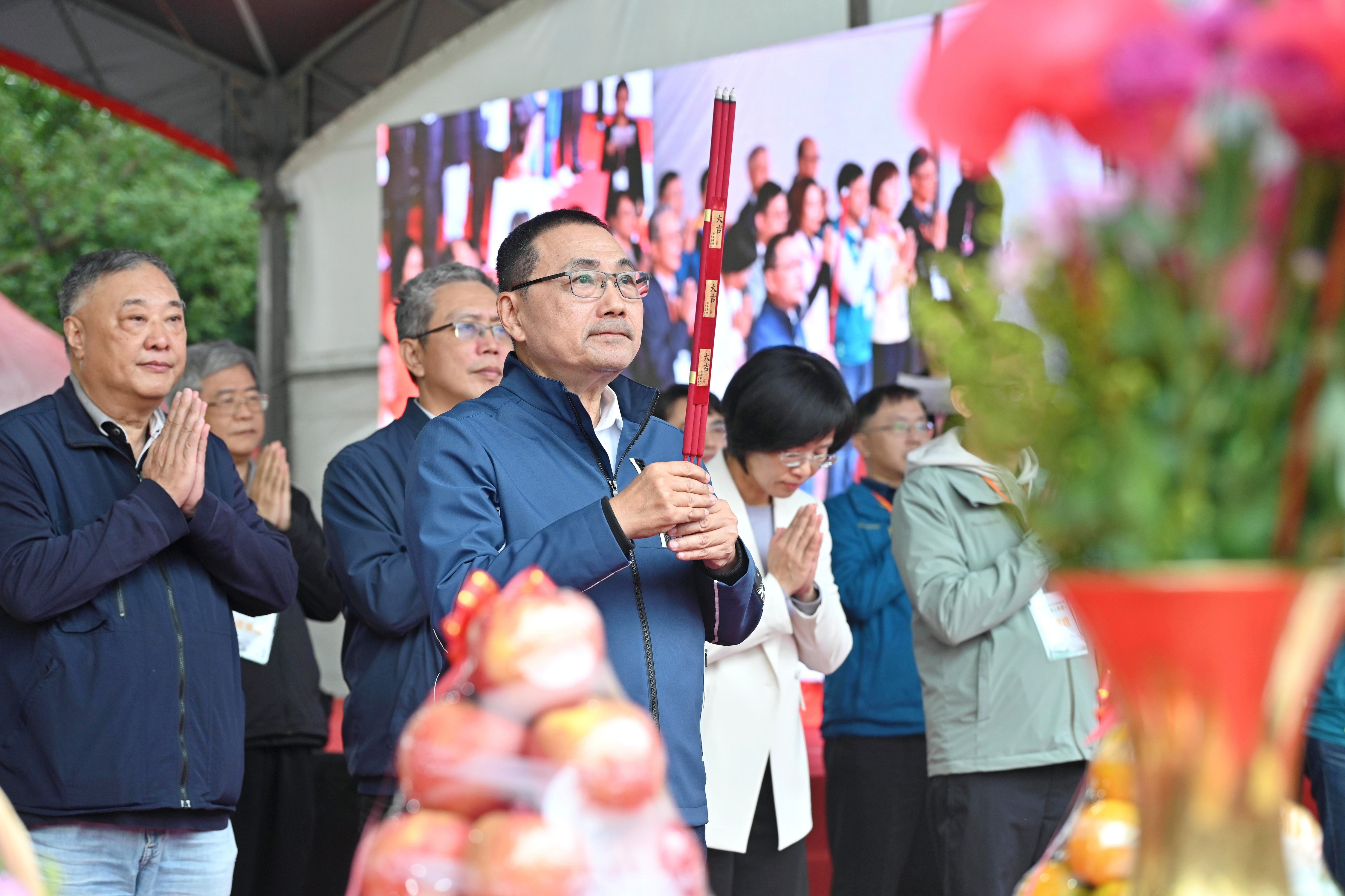 新北市政府今（19）日舉辦「捷運土城樹林線CQ880B區段標工程開工祈福典禮」，市長侯友宜與市府團隊、各級民意代表及施工團隊共為工程祈福。