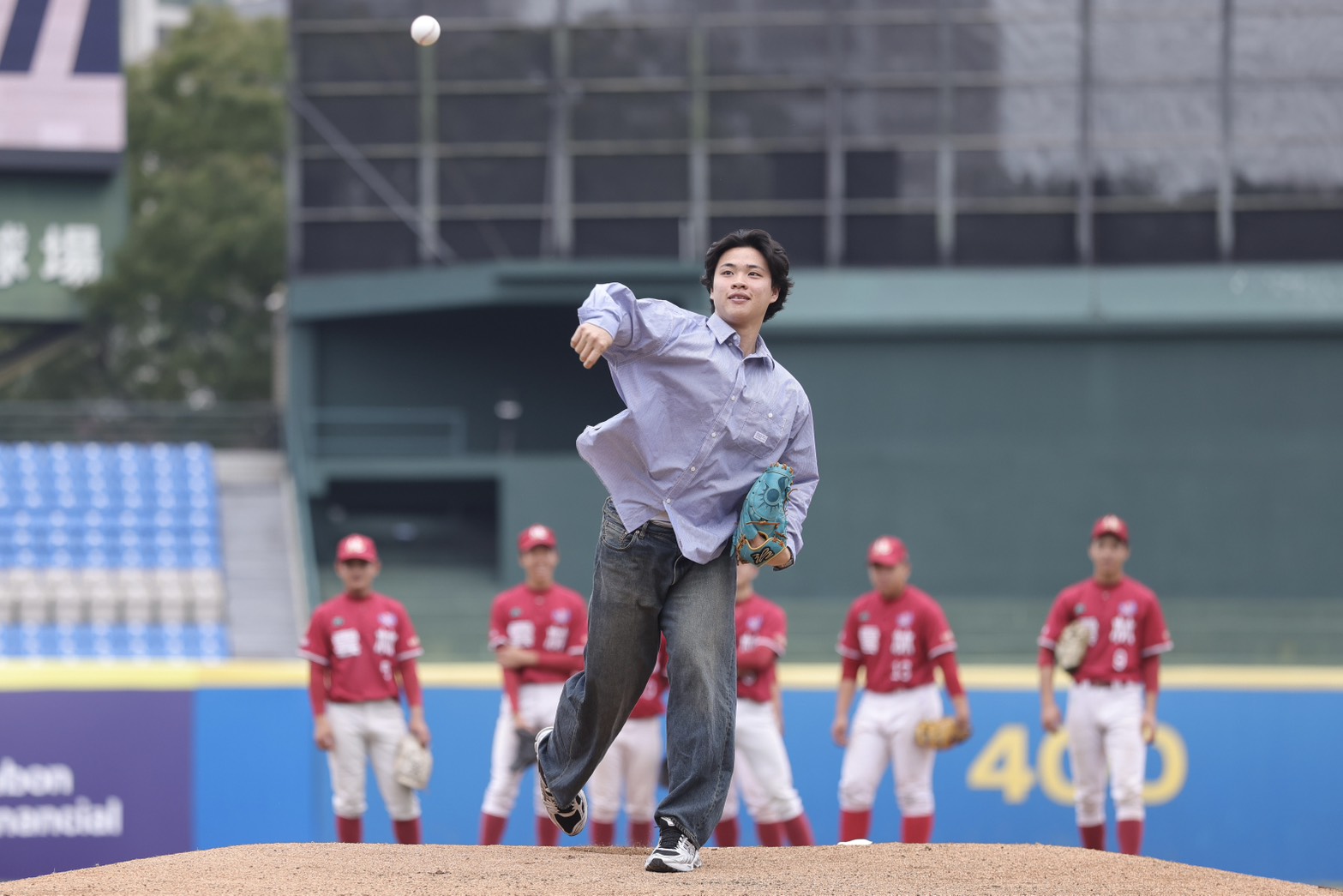 2025新北富邦U18冠軍戰開賽前特別邀請畢業於榖保家商、現職日本職棒北海道日本火腿鬥士隊投手孫易磊擔任開球嘉賓