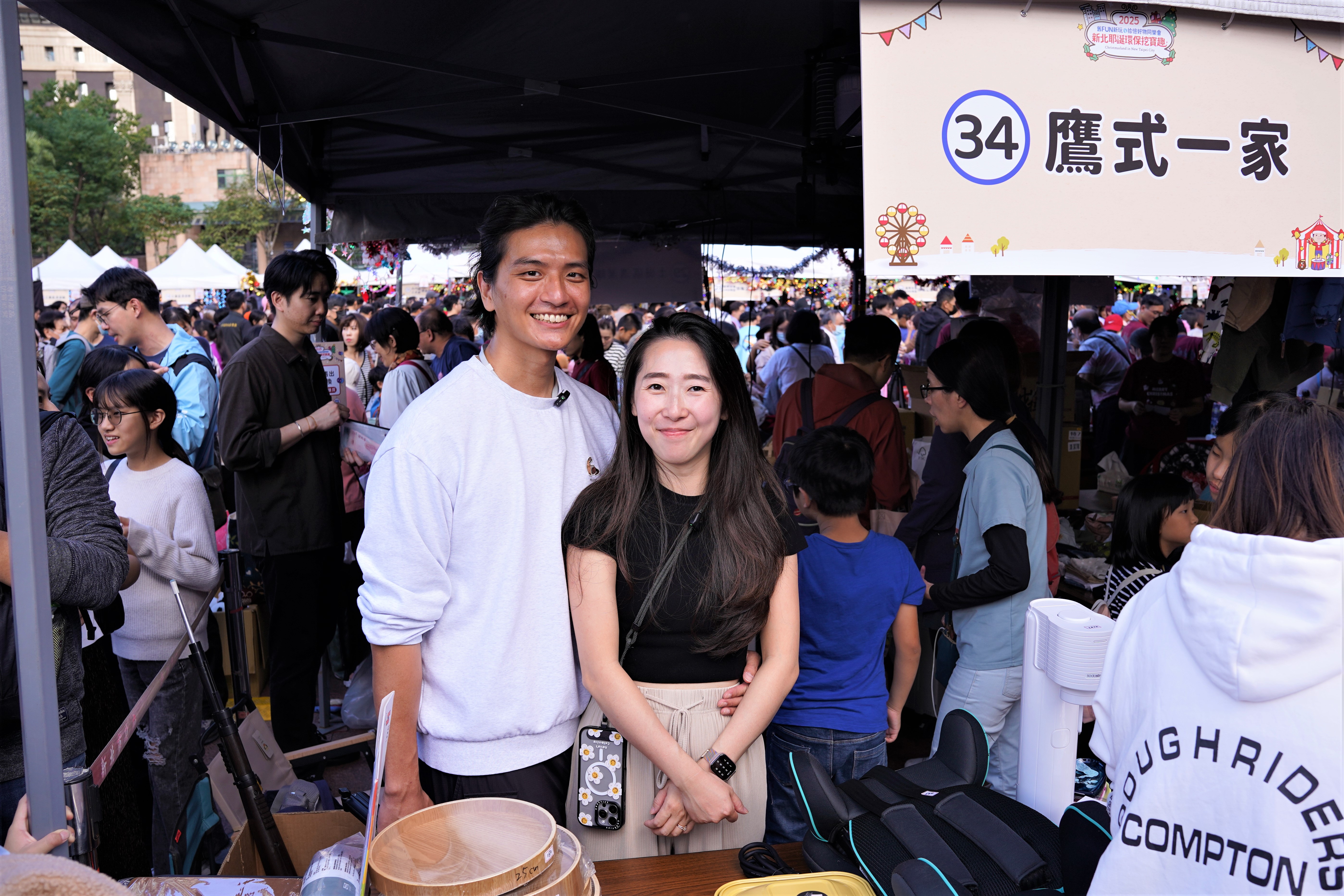 鷹式一家現場設攤義賣