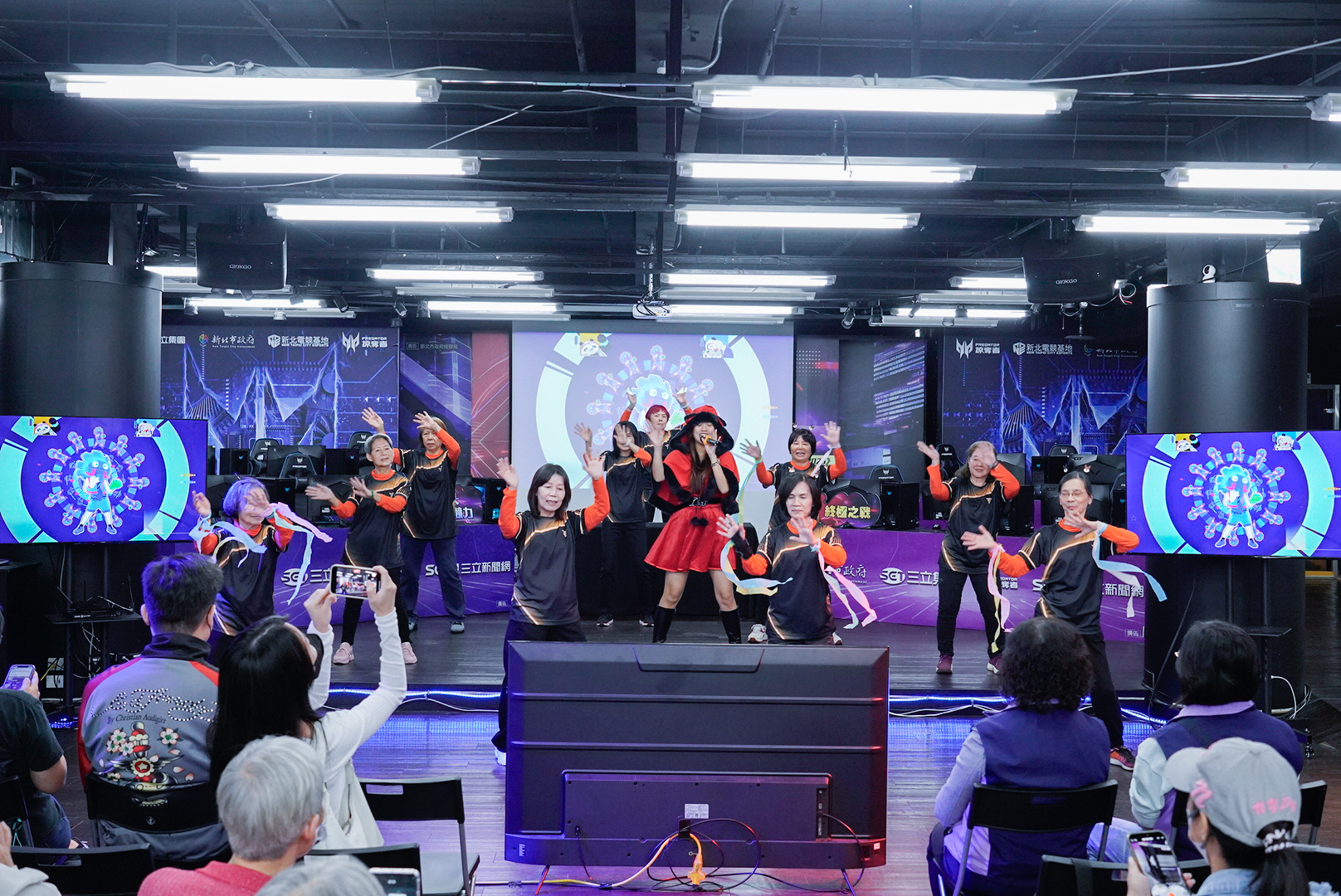 新北青銀電競力課程《Just Dance 2025》全體學員與老師共舞