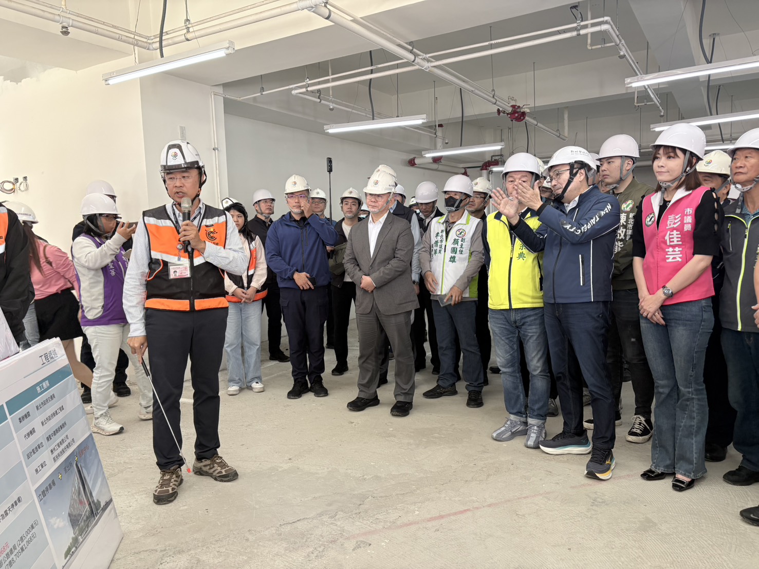市長今天視察三重玫瑰立體停車場工程進度