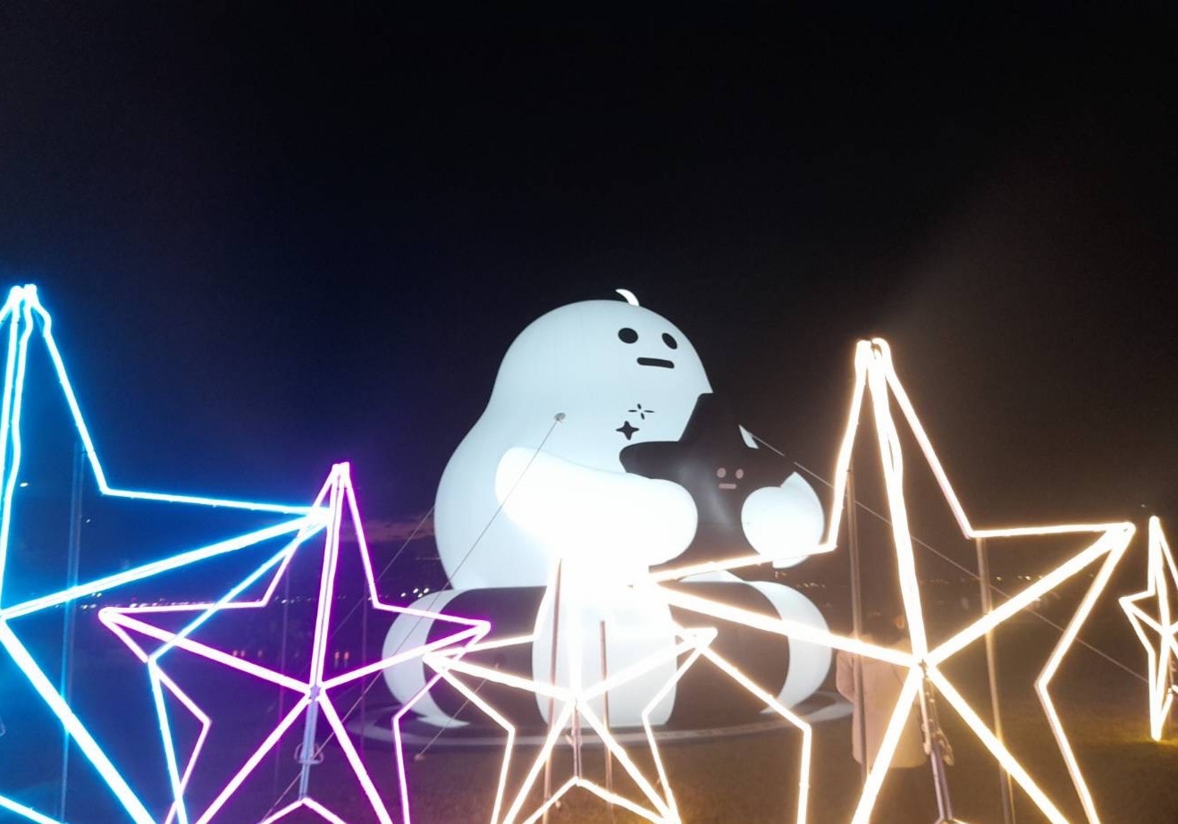  AH!Q在淡水金色水岸等待著大家一起來拍照合影