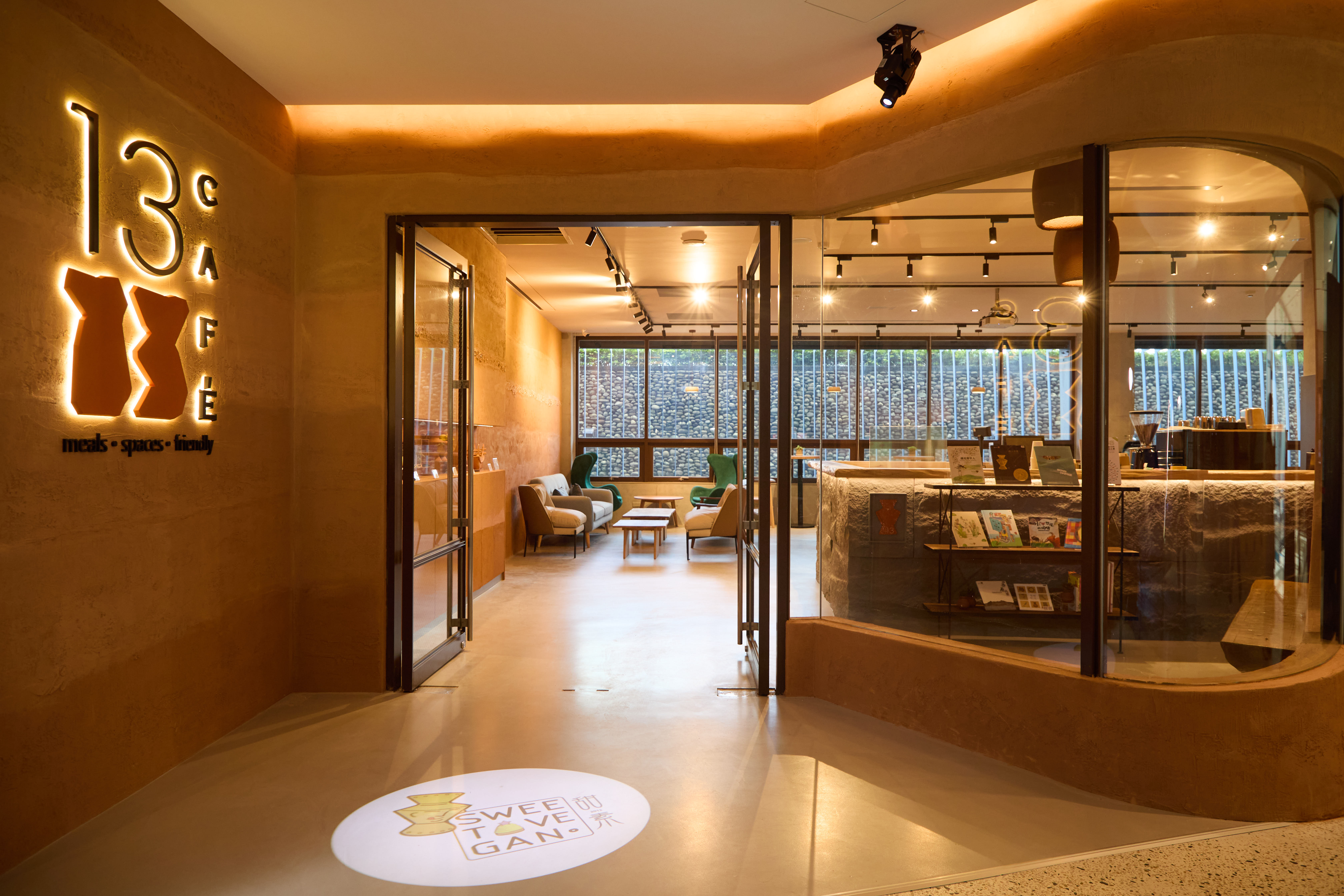 「13 CAF&Eacute;」為全臺唯一的考古主題咖啡廳。