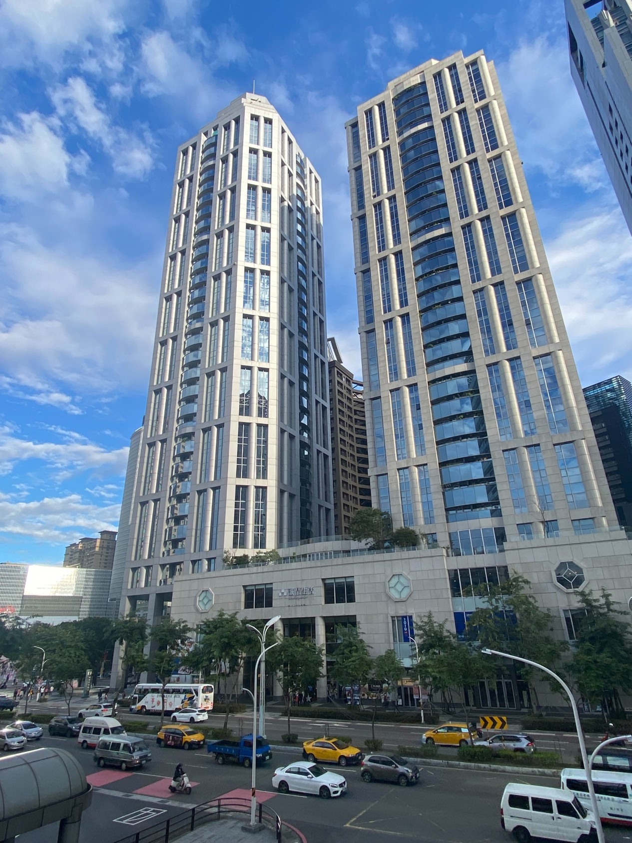 新北115年地價走揚反映市場行情，板信商銀雙子星總部大樓繼續蟬聯新北地王。新北市地政局提供