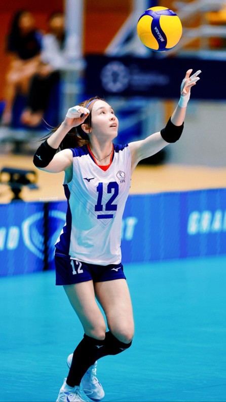 廖苡任為臺灣女子排球選手，曾加入日本V聯賽福岡自由快樂，現為臺灣企業排球聯賽臺北鯨華隊長。