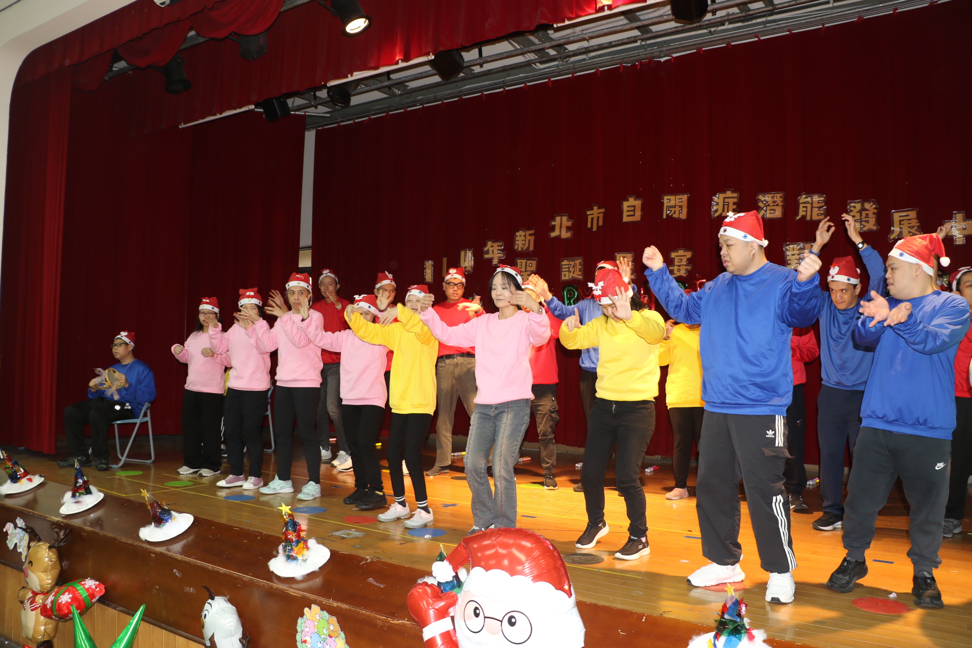  星悅合唱團獻唱詩歌