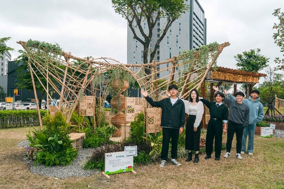第7屆全青賽設計施作第2名作品「新織所嚮」與創作團隊