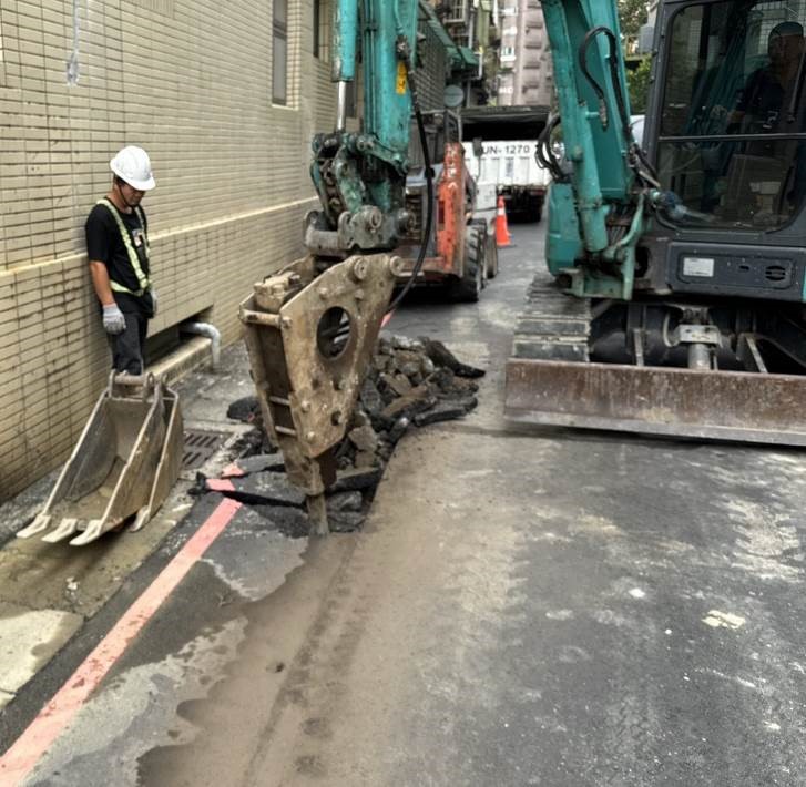 新民街222巷路面污水工程開挖施工