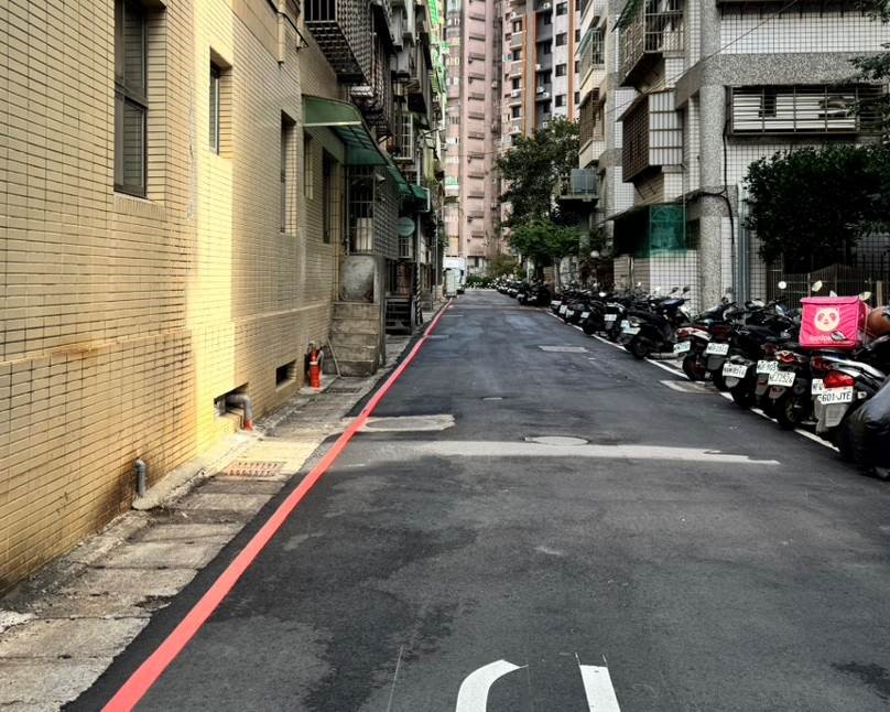 新民街222巷用戶接管完工後，道路恢復平整
