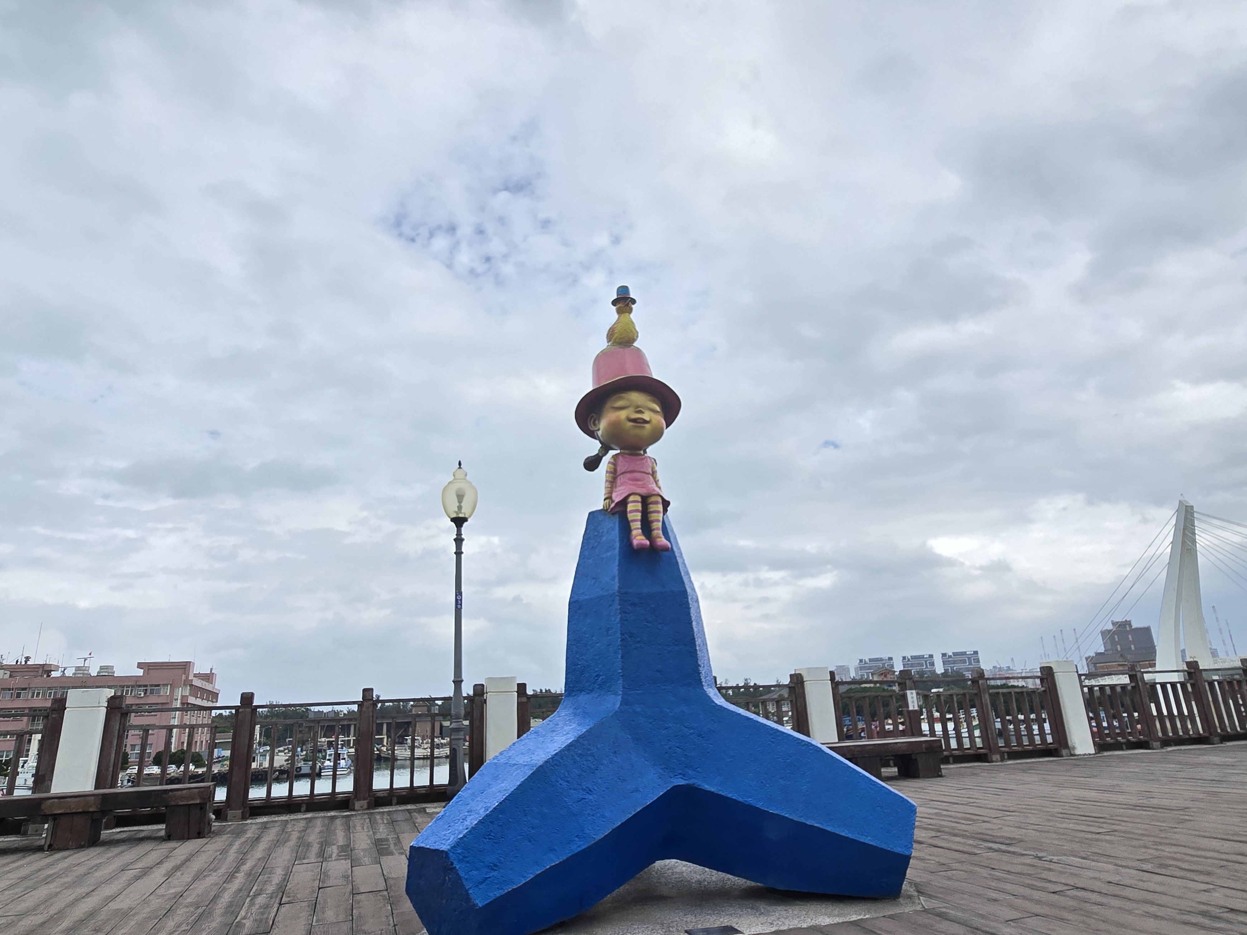 幾米女孩裝置藝術 (作品名稱「有時想獨自看海」)