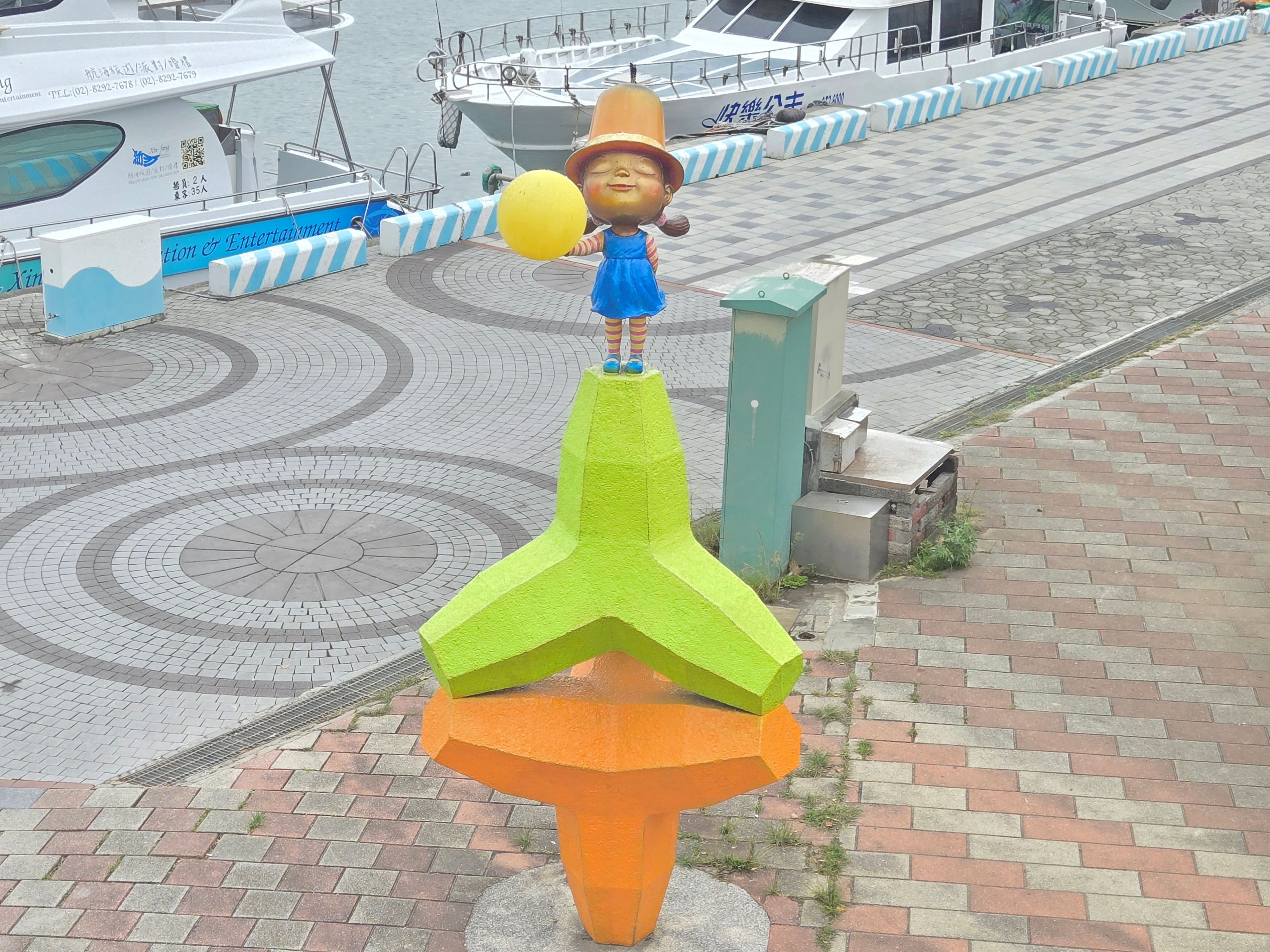 幾米女孩裝置藝術 (作品名稱「有時為人點一盞燈」)