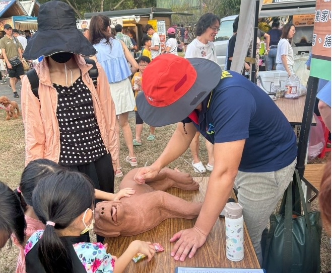 0913林口家庭日-推廣寵物CPR-2