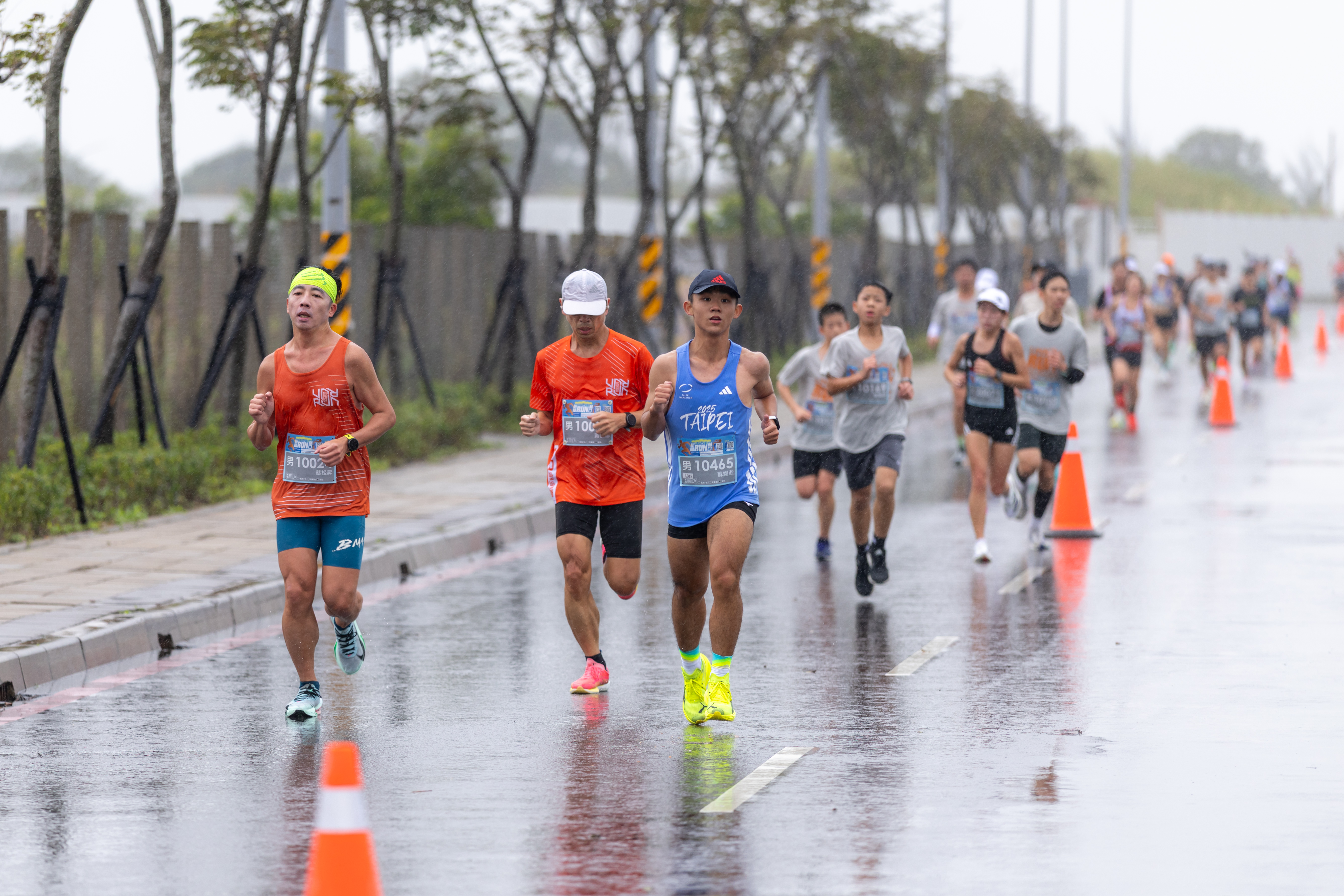 03.跑者在冬季中仍然熱情開跑，每位跑者都是「防水材質」