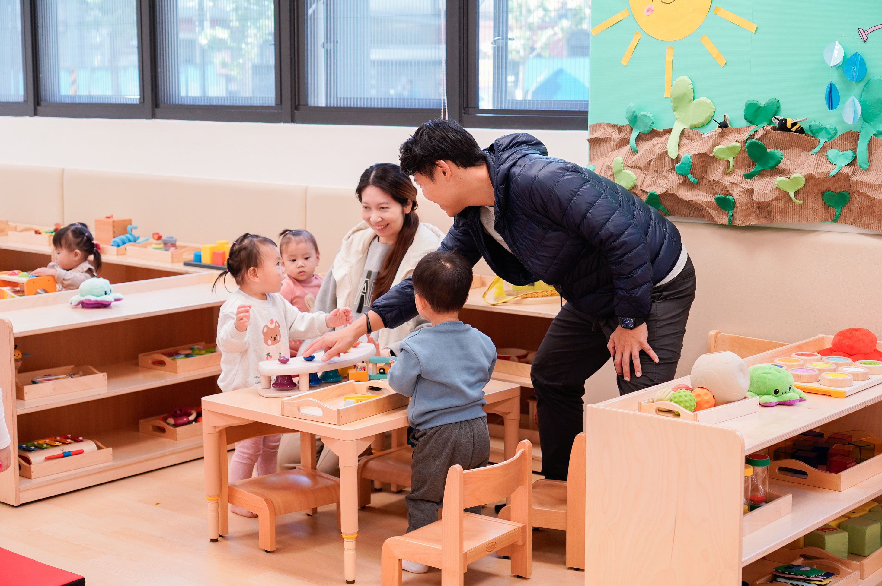 三峽國光公托設於三峽國光二期青年社會住宅內，可收托45名0至2歲嬰幼兒，也是新北市第7處結合社會住宅公益空間設置的公托中心