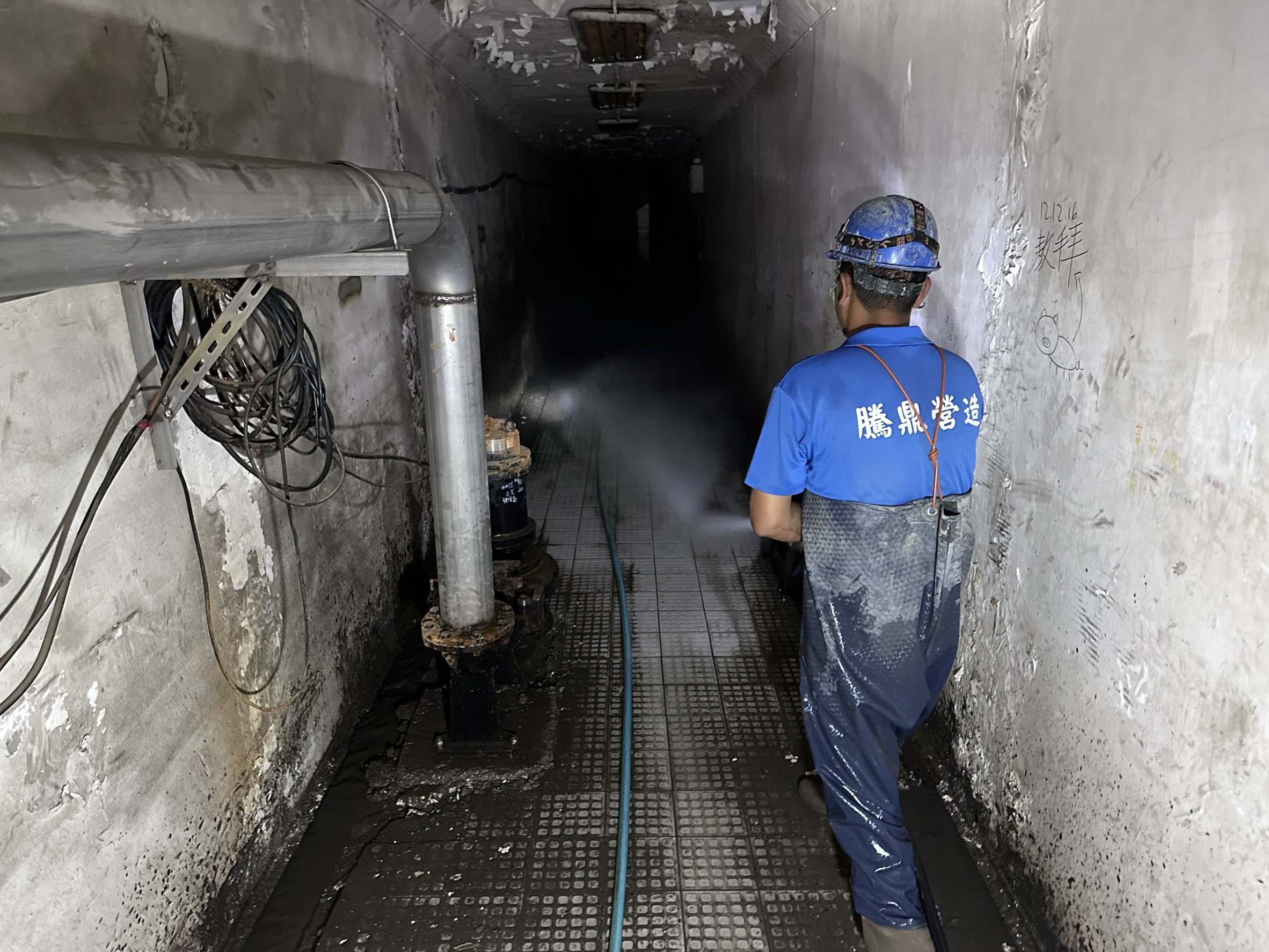  滯洪池內抽水機組，強降雨時可迅速收納地表逕流並在雨後排出