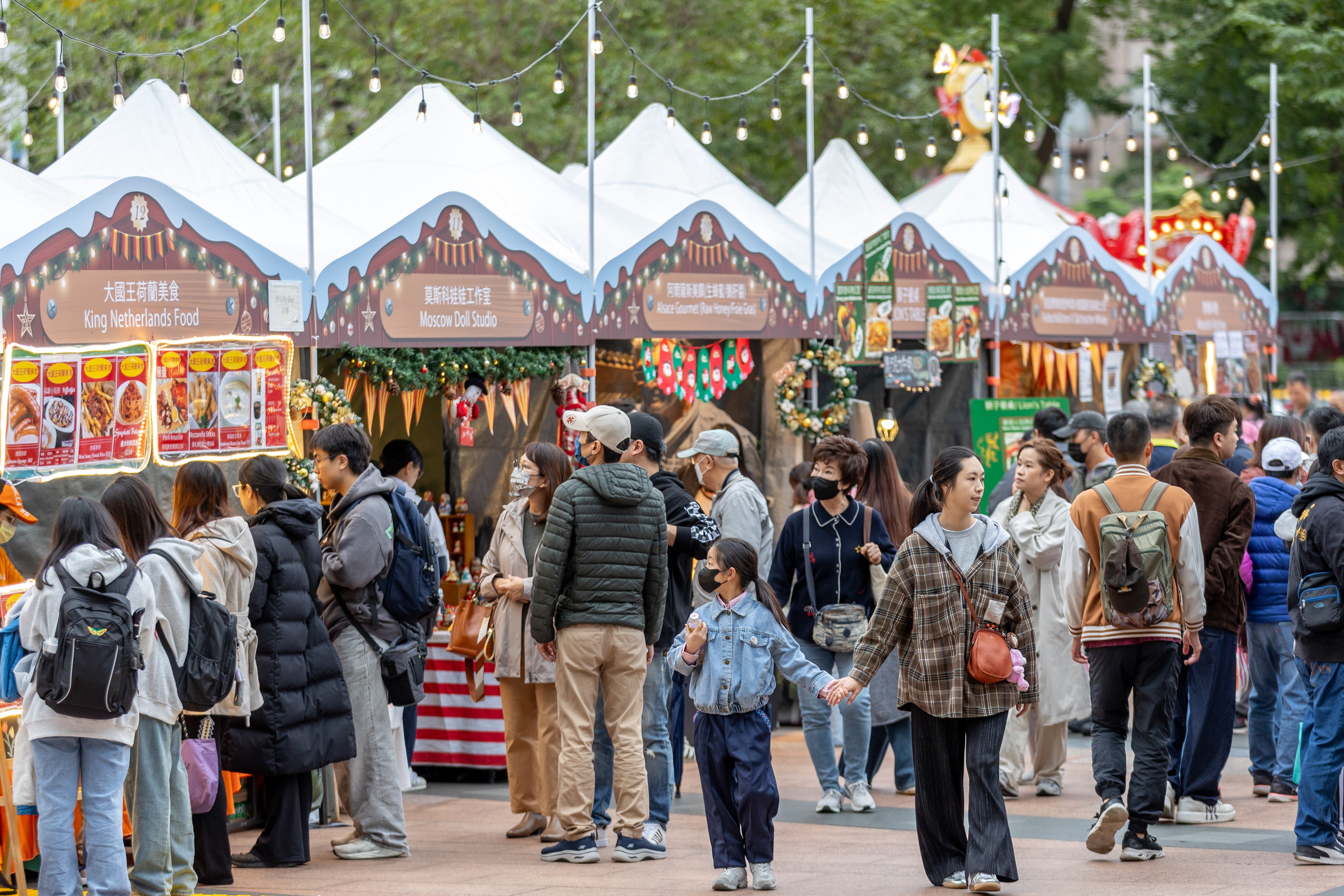 深受民眾喜愛的「Freunde willkommen！德國耶誕市集」同樣展現高度吸引力，讓各國遊客在城市中感受濃厚歐式耶誕氛圍