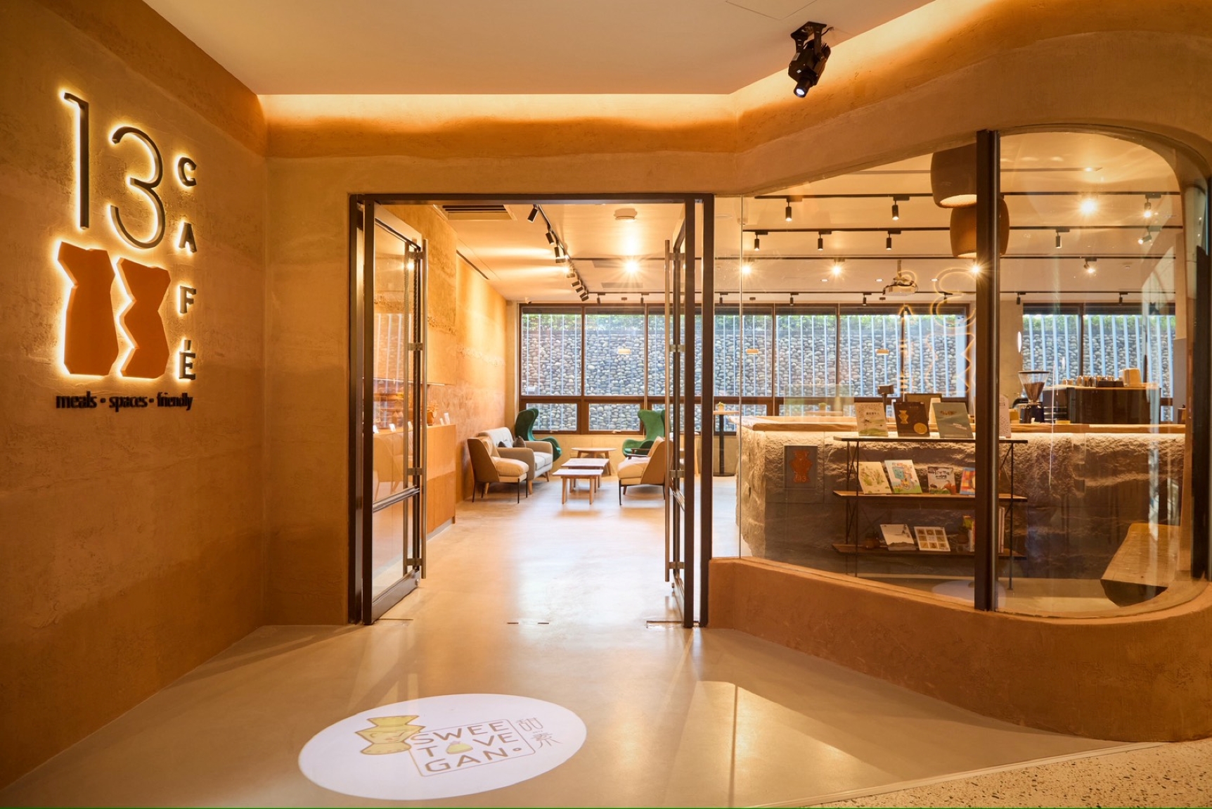 全臺唯一考古主題咖啡廳&mdash;「13 CAF&Eacute;」成為八里左岸休憩新地標。