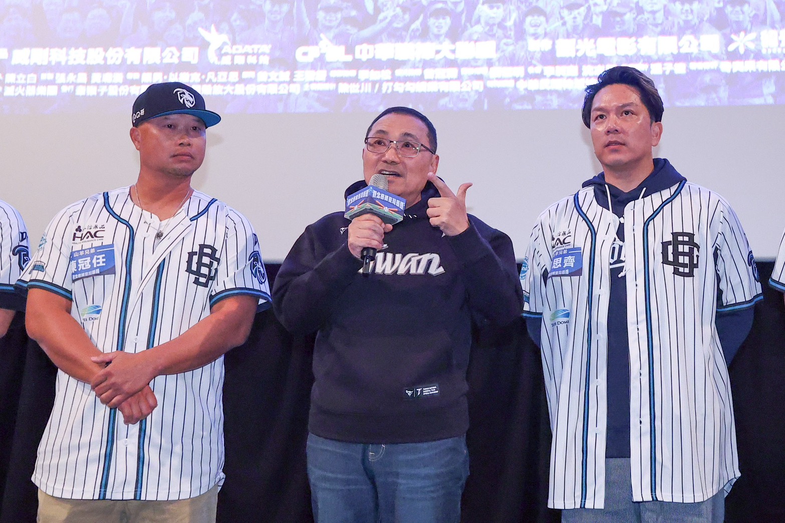 侯友宜表示透過觀賞12強冠軍之路紀錄片跟大家再一次感受臺灣隊堅持不放棄的精神