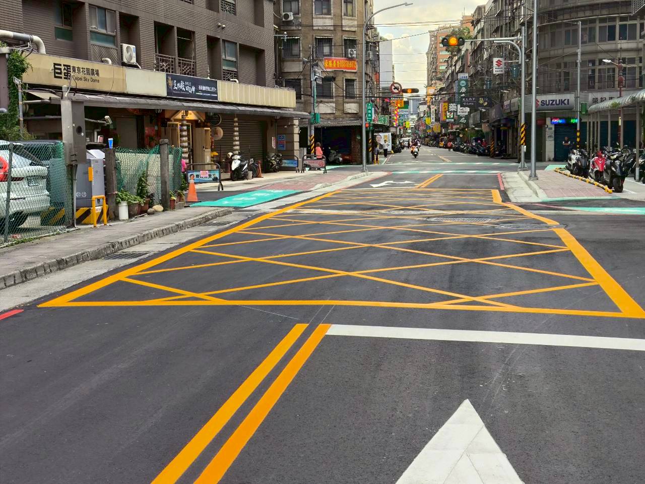 板橋區四維路至大漢街的瓶頸打通過程艱辛，歷經數十次溝通協調，終於在114年6月順利推動。圖為改善後