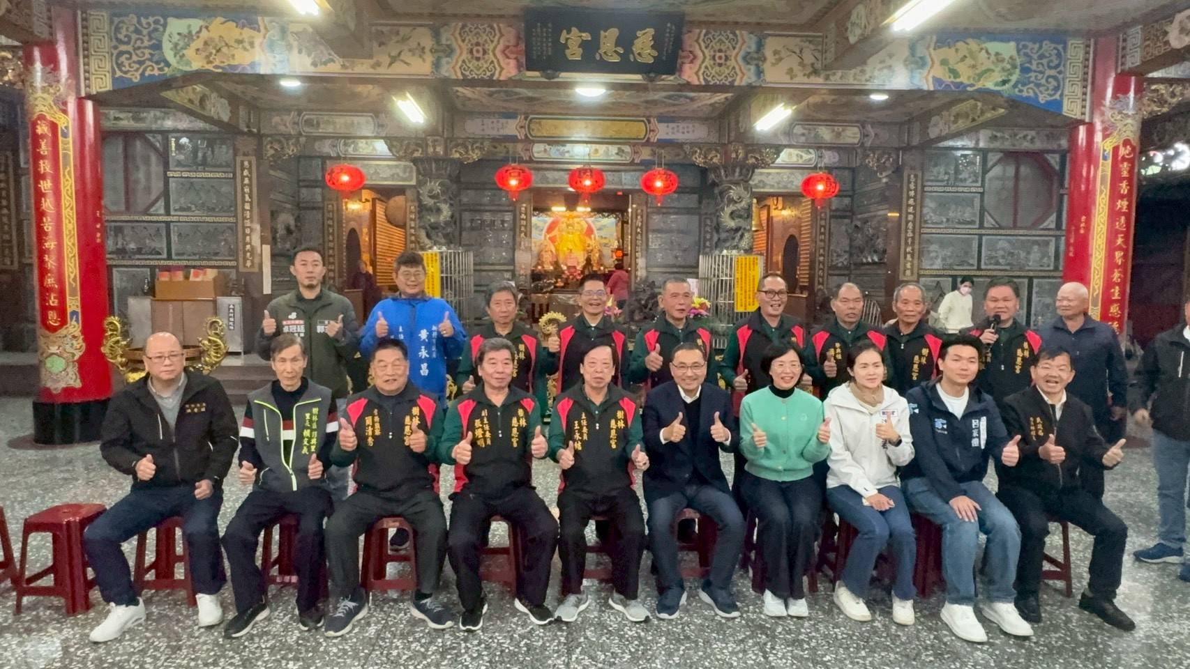 市長與慈恩宮廟方合影