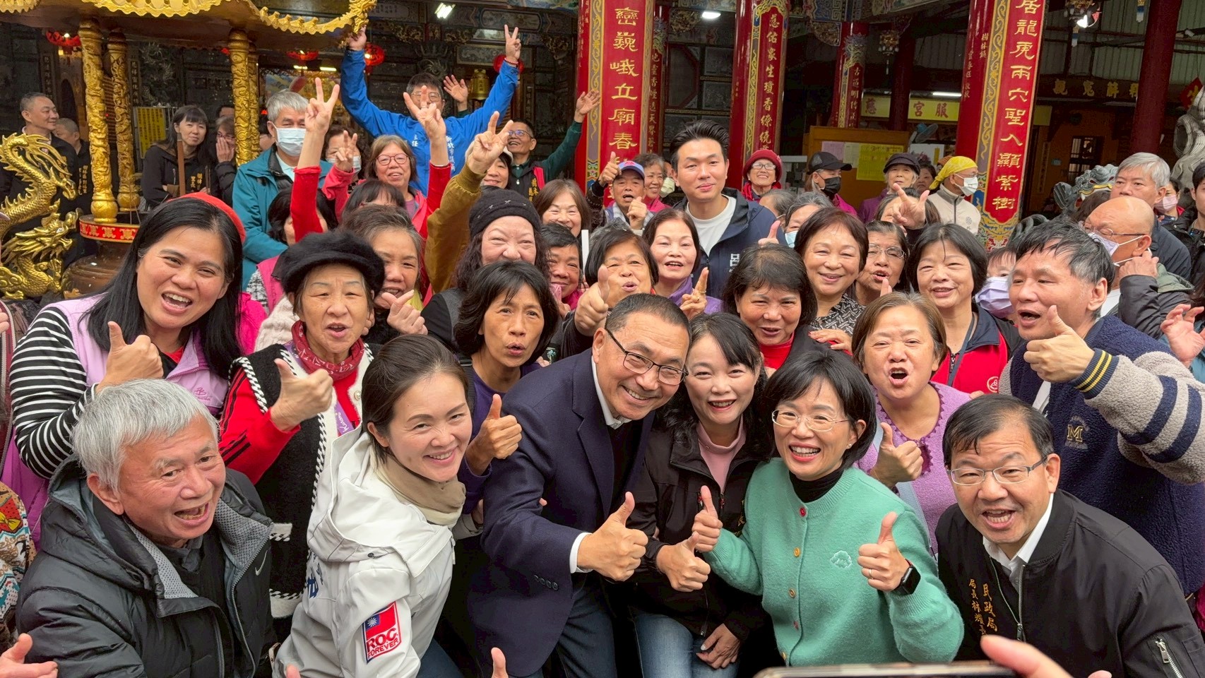 熱情里民與市長合影