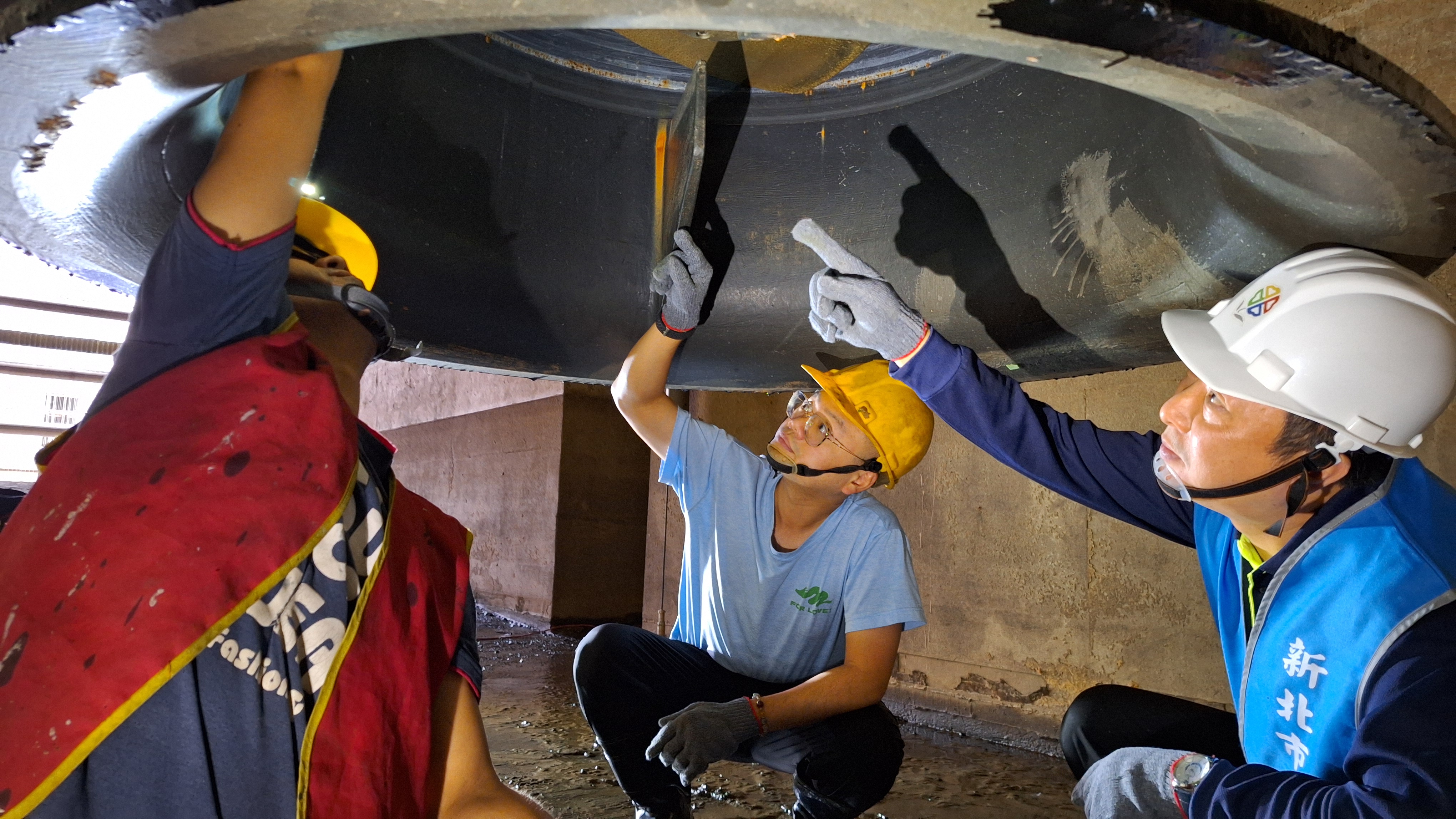 針對重要且屬隱蔽性的保養項目，加派人力逐項確認