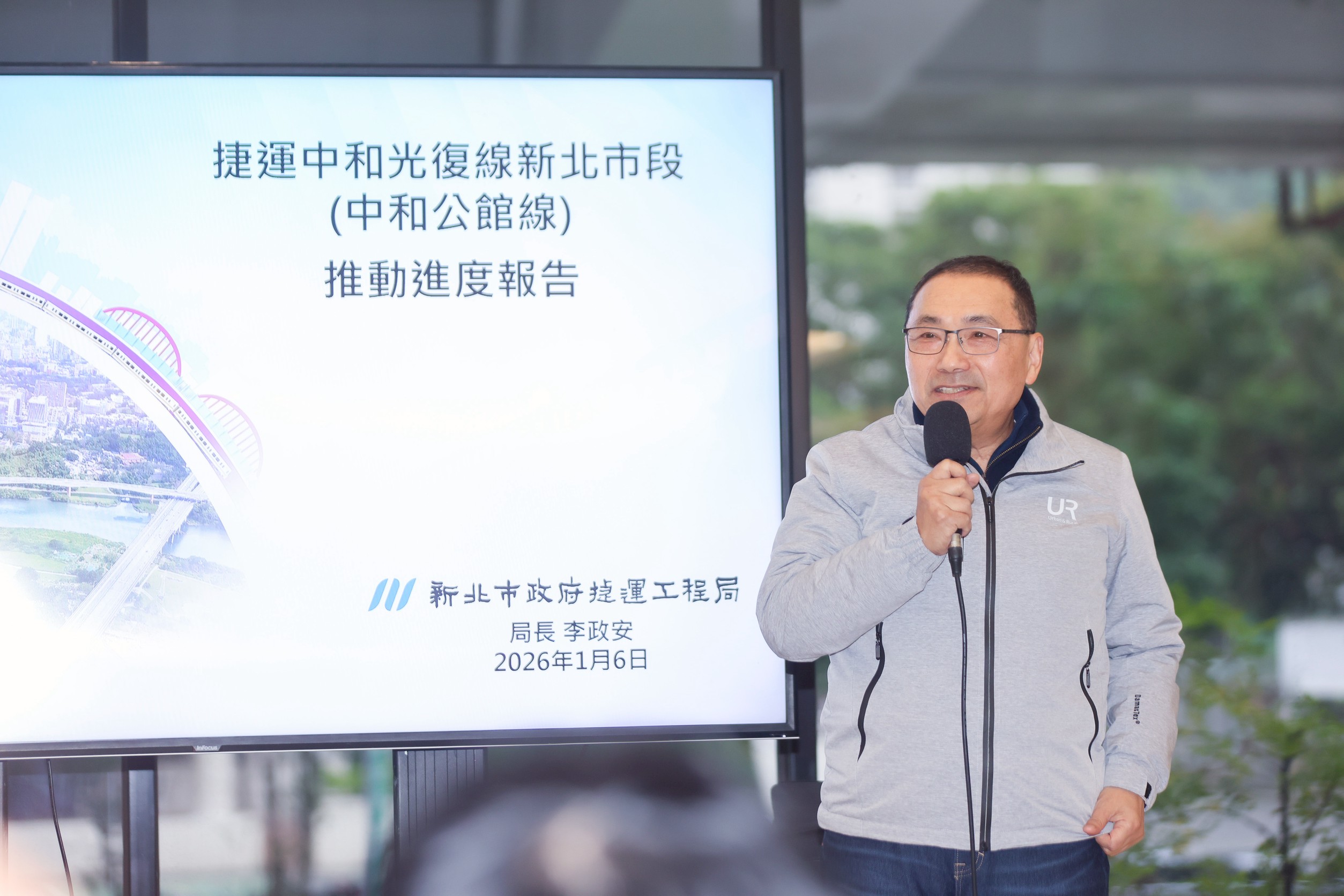 新北市長侯友宜今（6）日赴秀朗橋站了解中和光復線新北市段（中和公館線）路線規劃及推動進度。