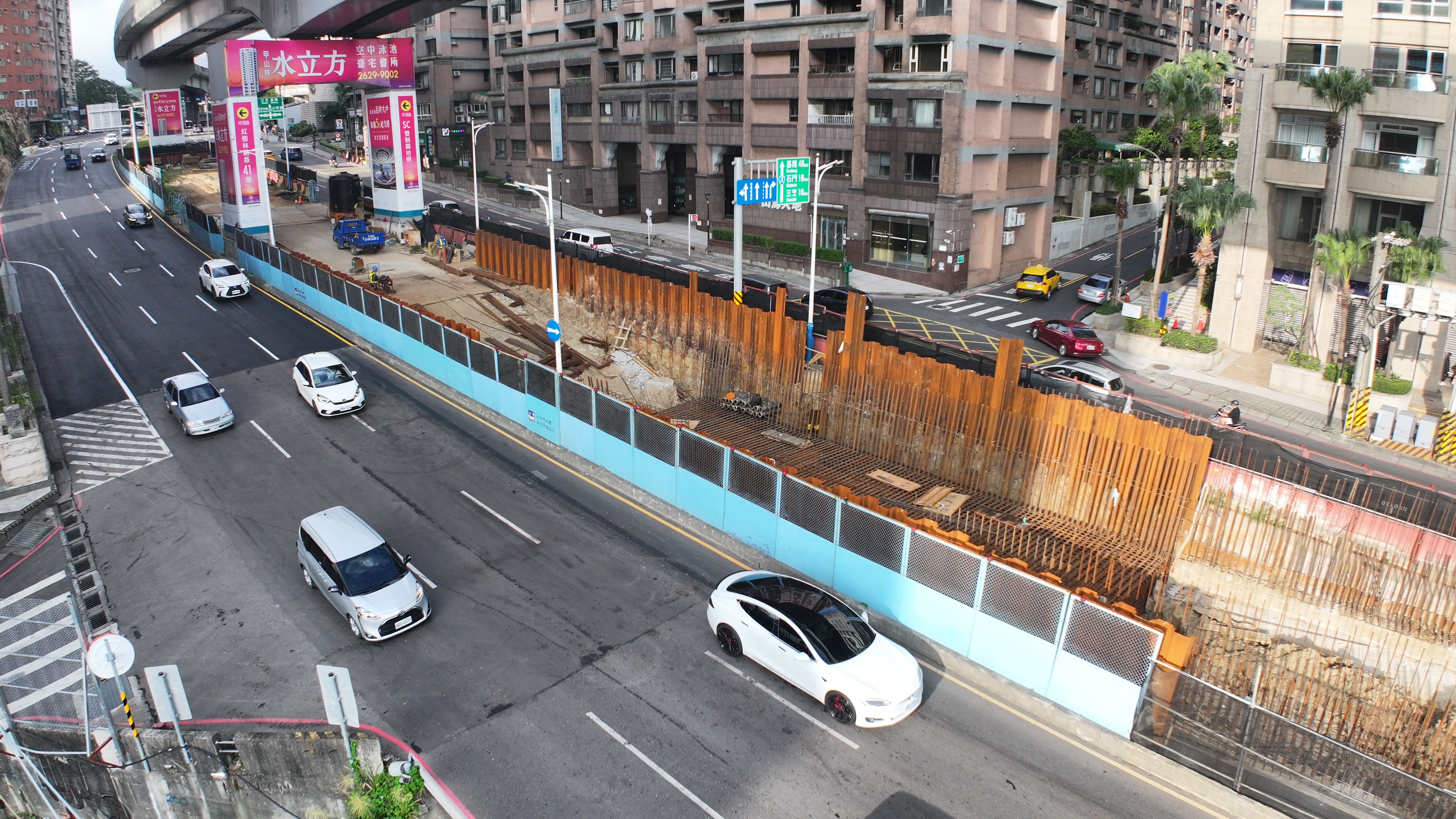 淡北道路進行高架橋鋼構吊裝作業，1月8日起夜間封閉淡金路與中正東路交叉口至坪頂路口（往台北方向）部分路段。