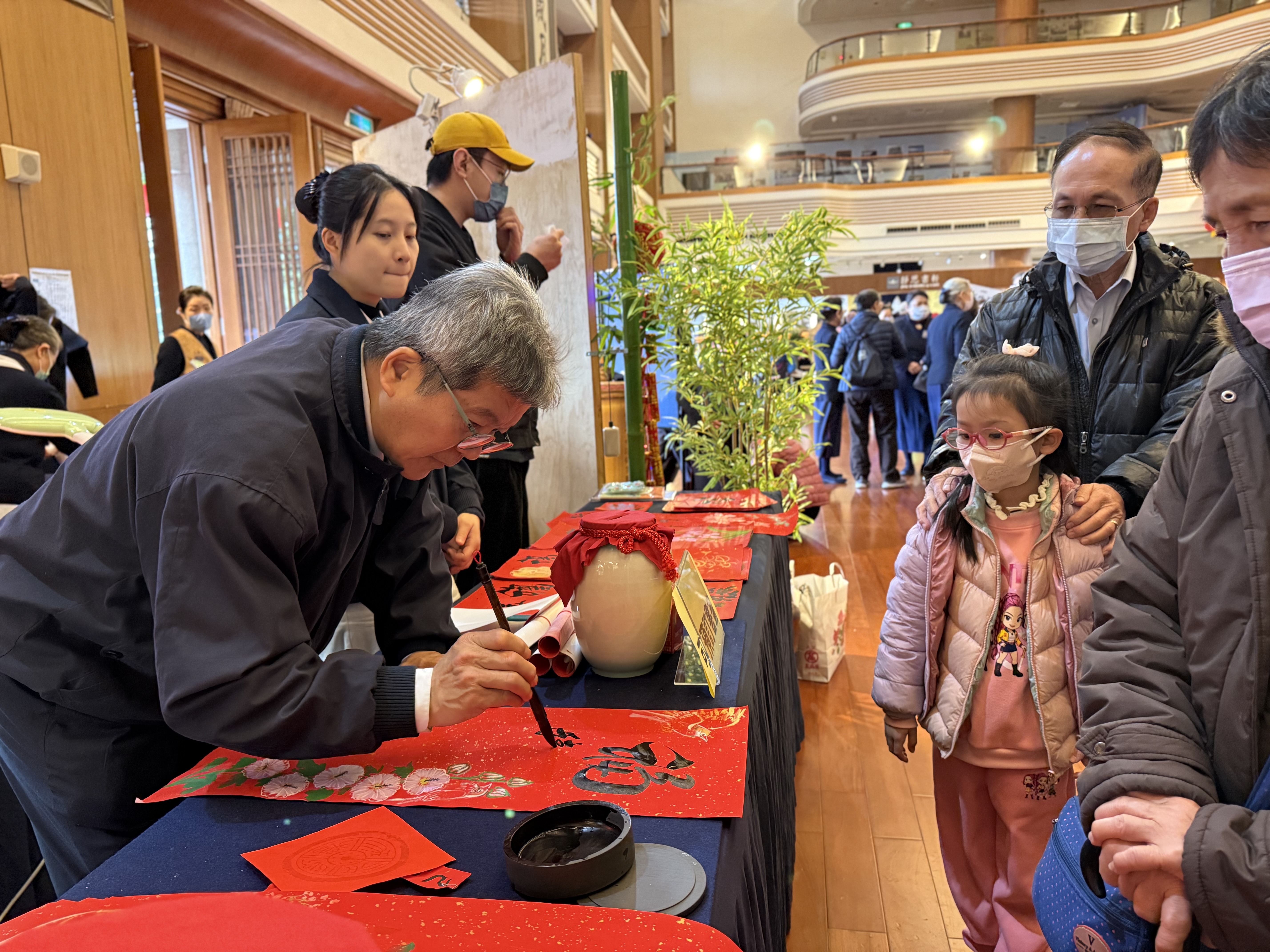 活動現場大師揮毫春聯