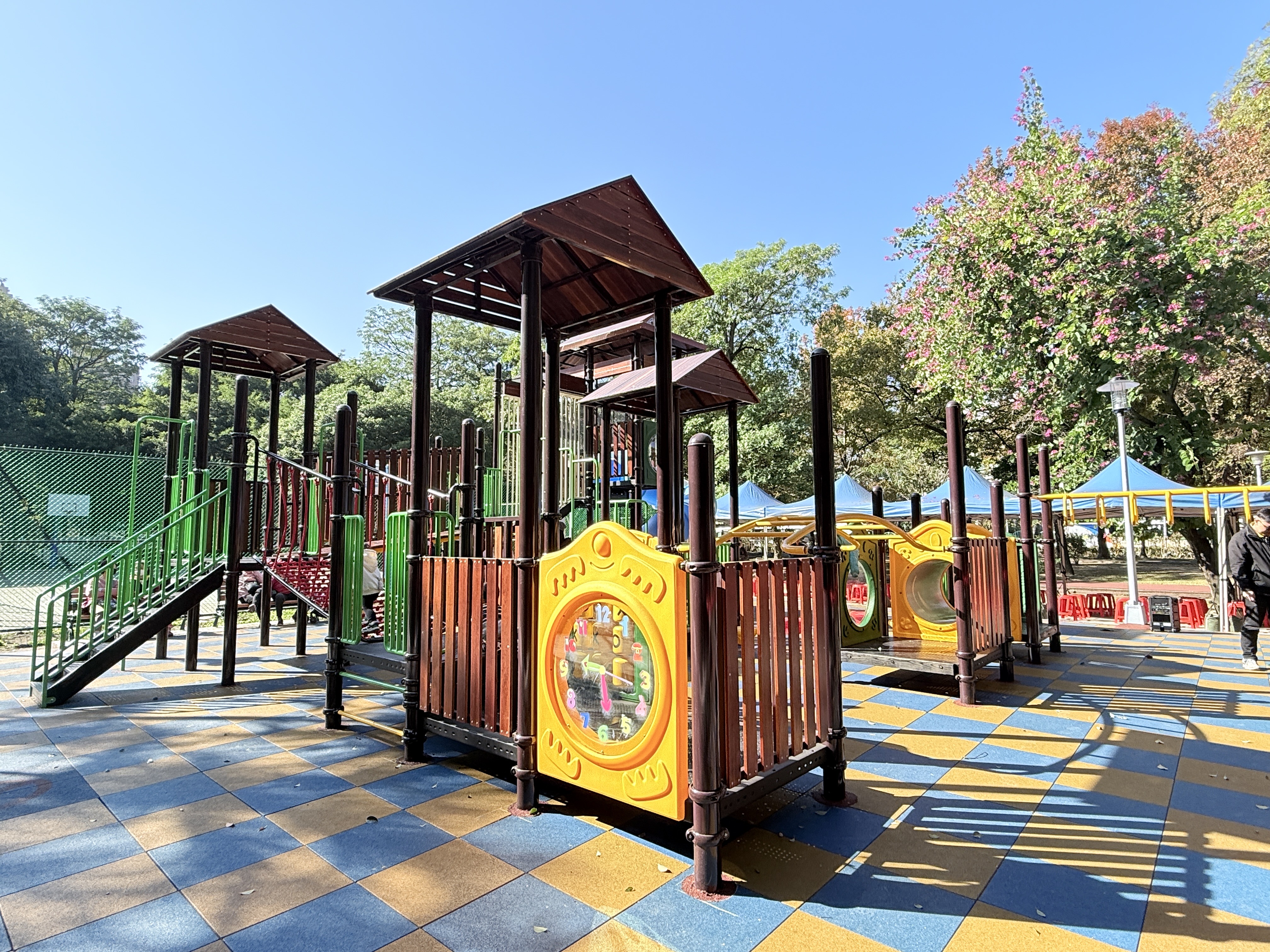 1.玫瑰公園新建多樣化的特色遊具