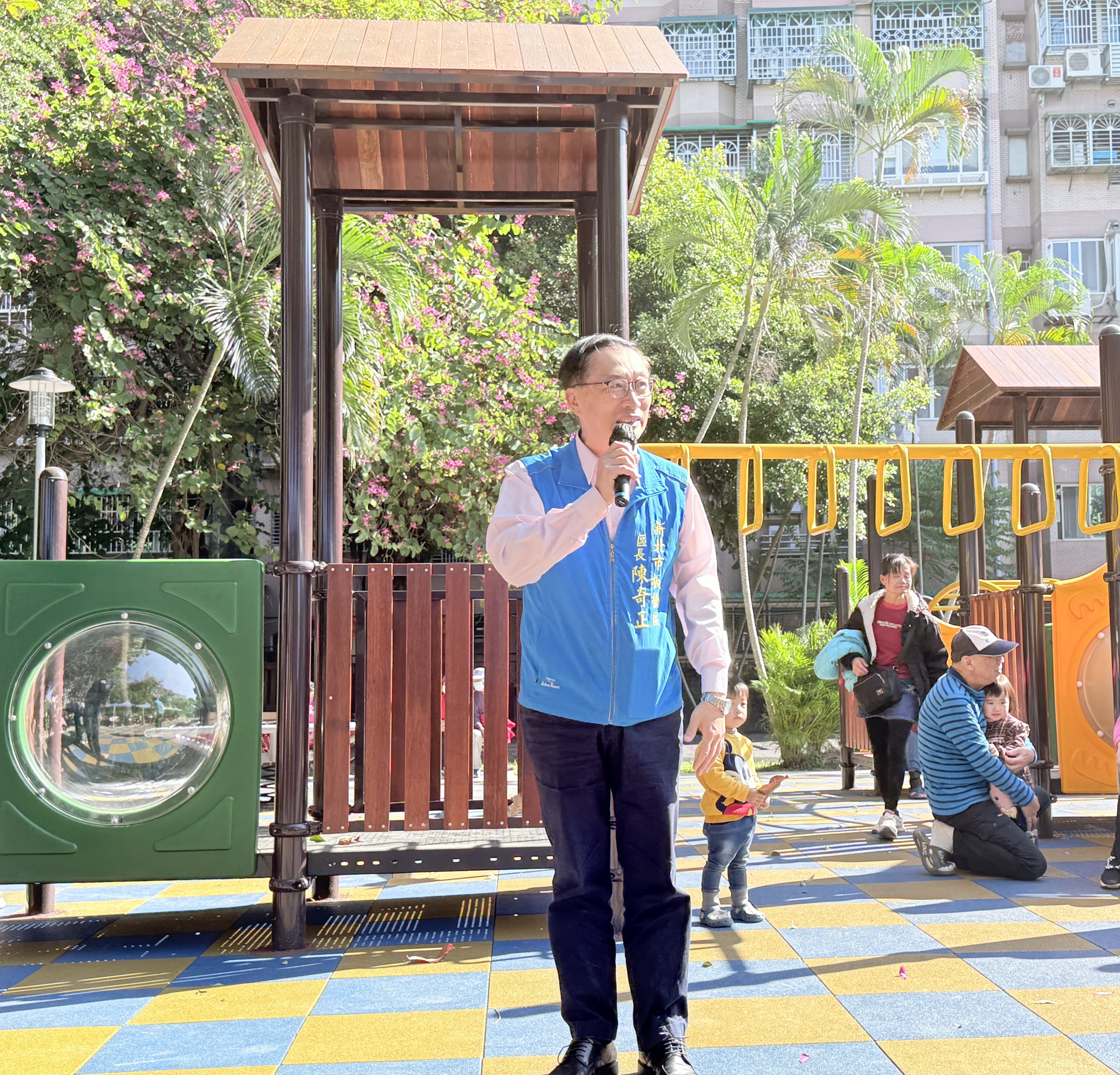 3.板橋陳奇正區長歡迎大家攜家帶眷來體驗新遊戲場