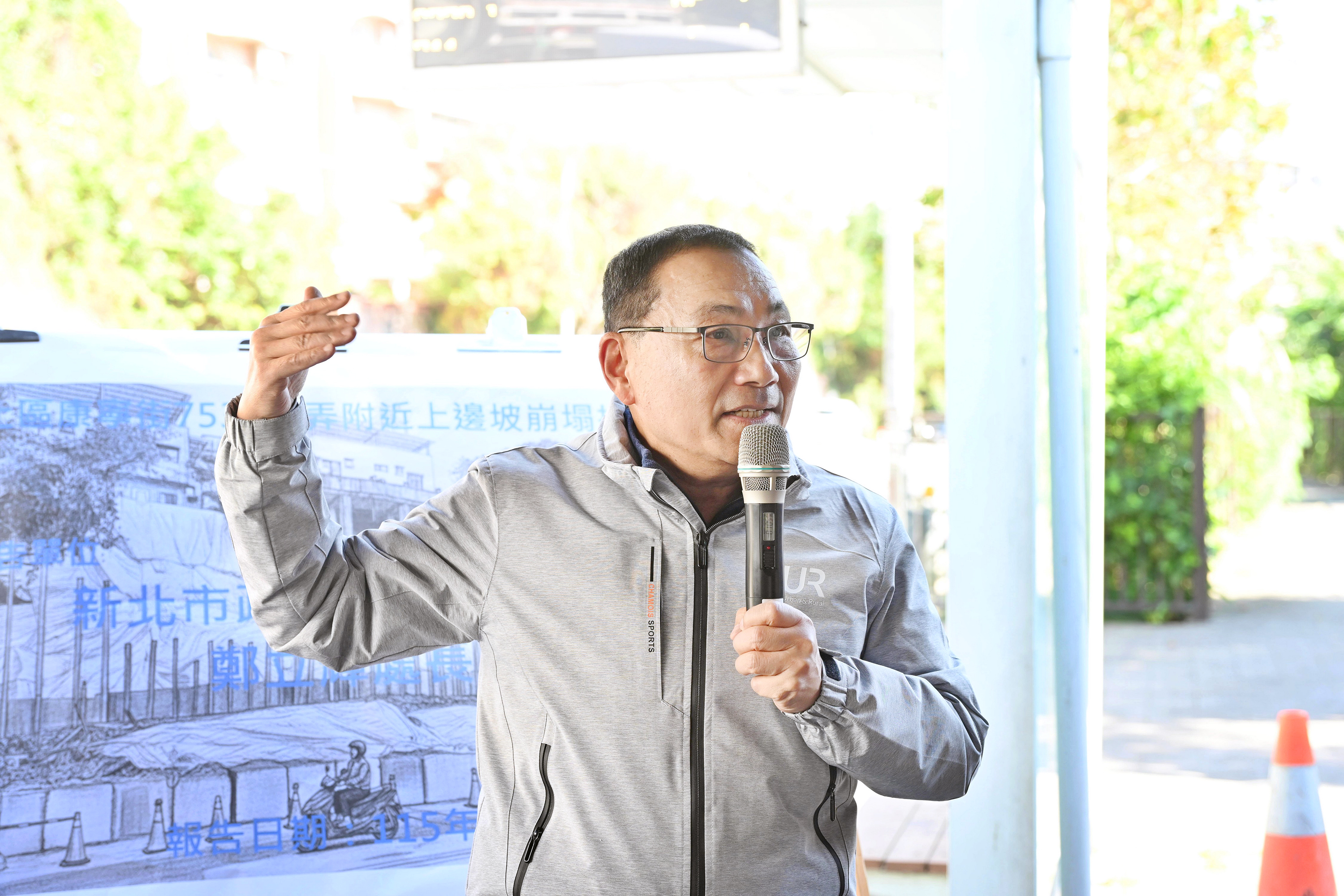 新北市長侯友宜今（14）日特別前往現場感謝市府及施工團隊的辛勞，讓居民及用路人可以安心過新年。