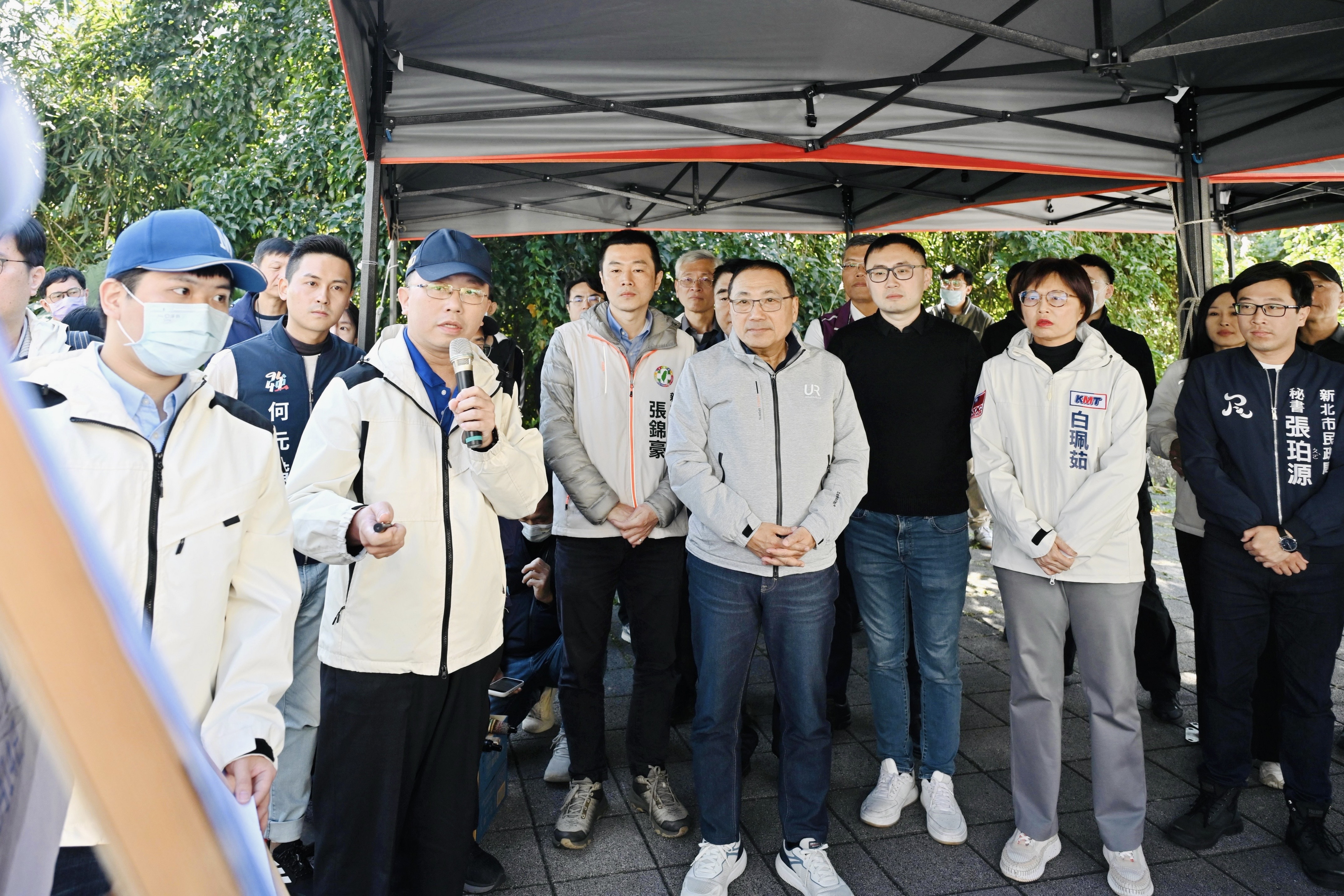 市府、區公所及施工團隊積極推進工程進度，提早在去年底完工，完成護岸重建也恢復道路通行。