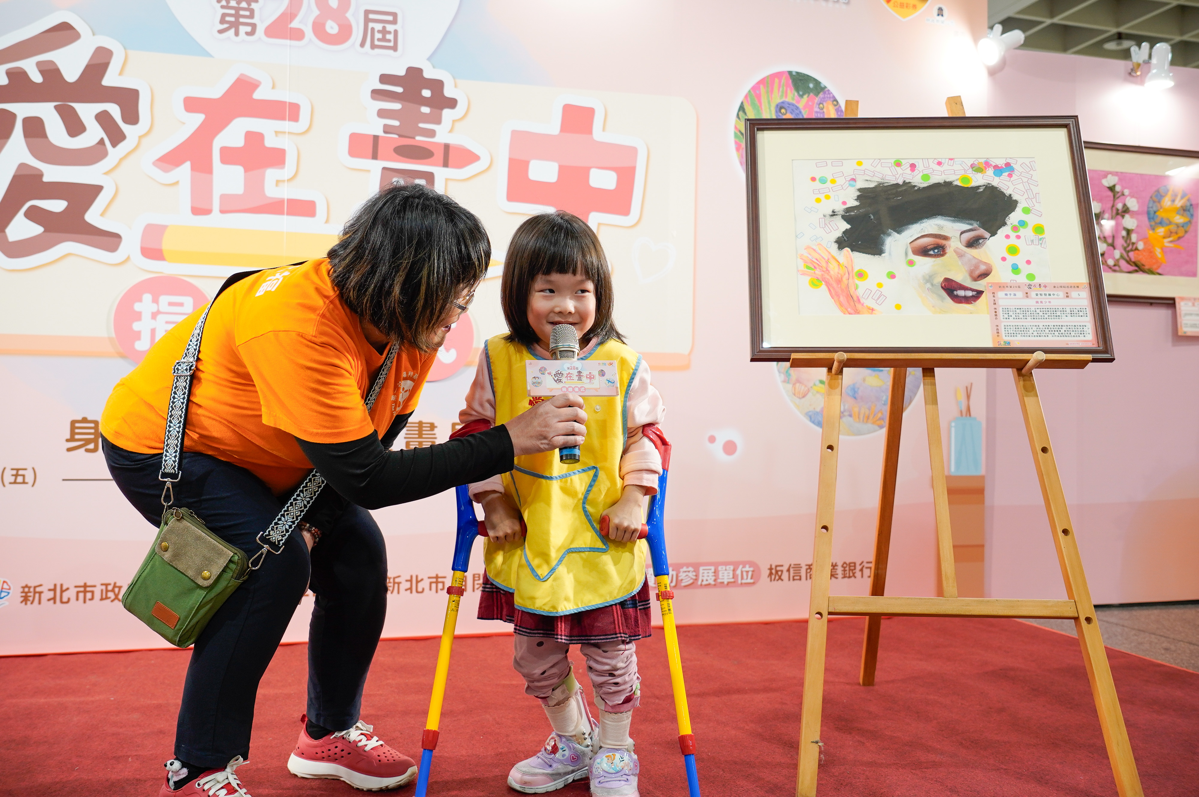 年僅5歲的簡于涵，心思細膩、富有創造力，透過畫作也讓家人與老師看見她難以言說的內心世界。