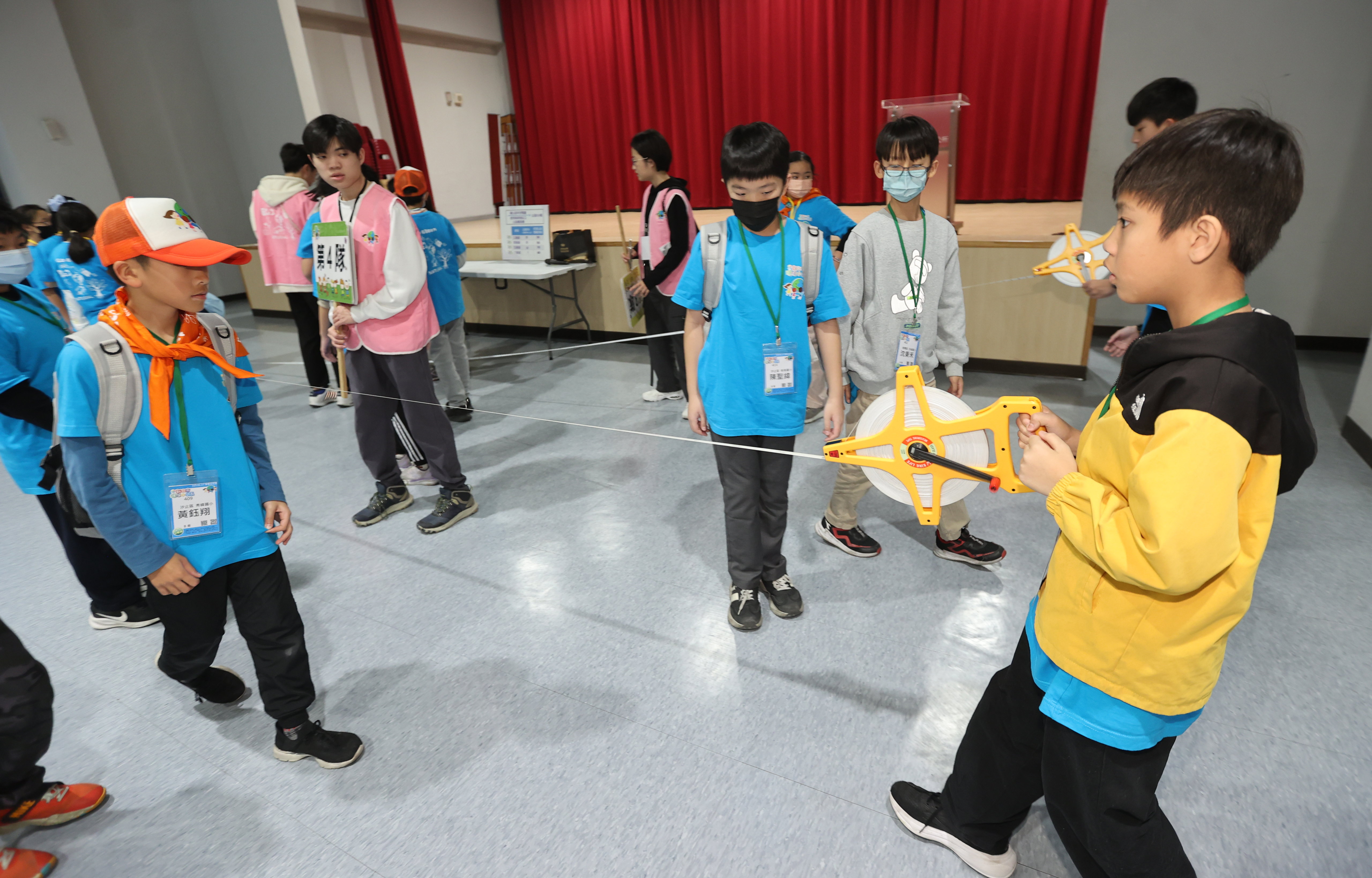 在八里區公所體驗綠建築節能設計，並現場操作建築能效EUI計算