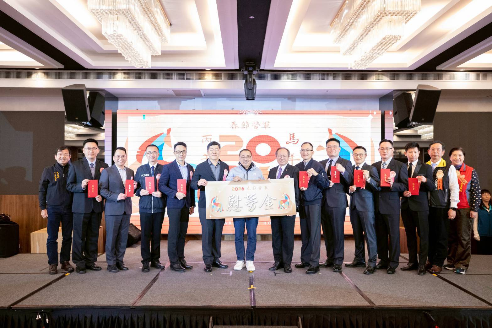 市長親自向駐守新北的國軍部隊贈送慰勞金