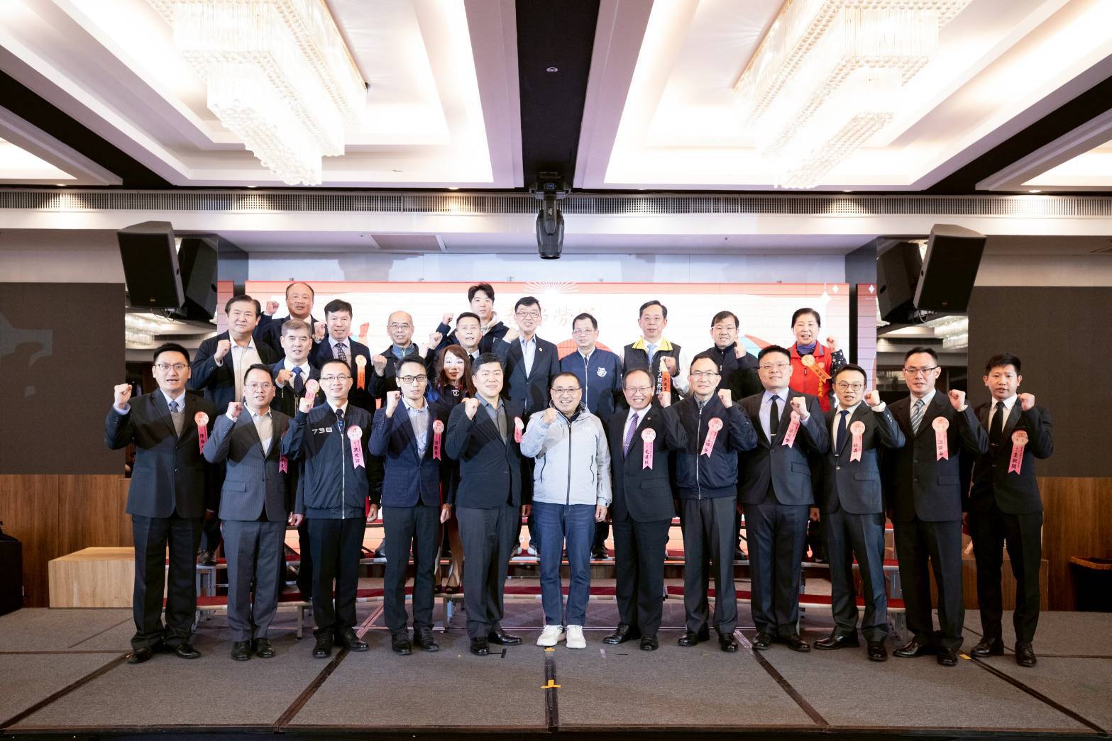 市長與國軍弟兄大合照