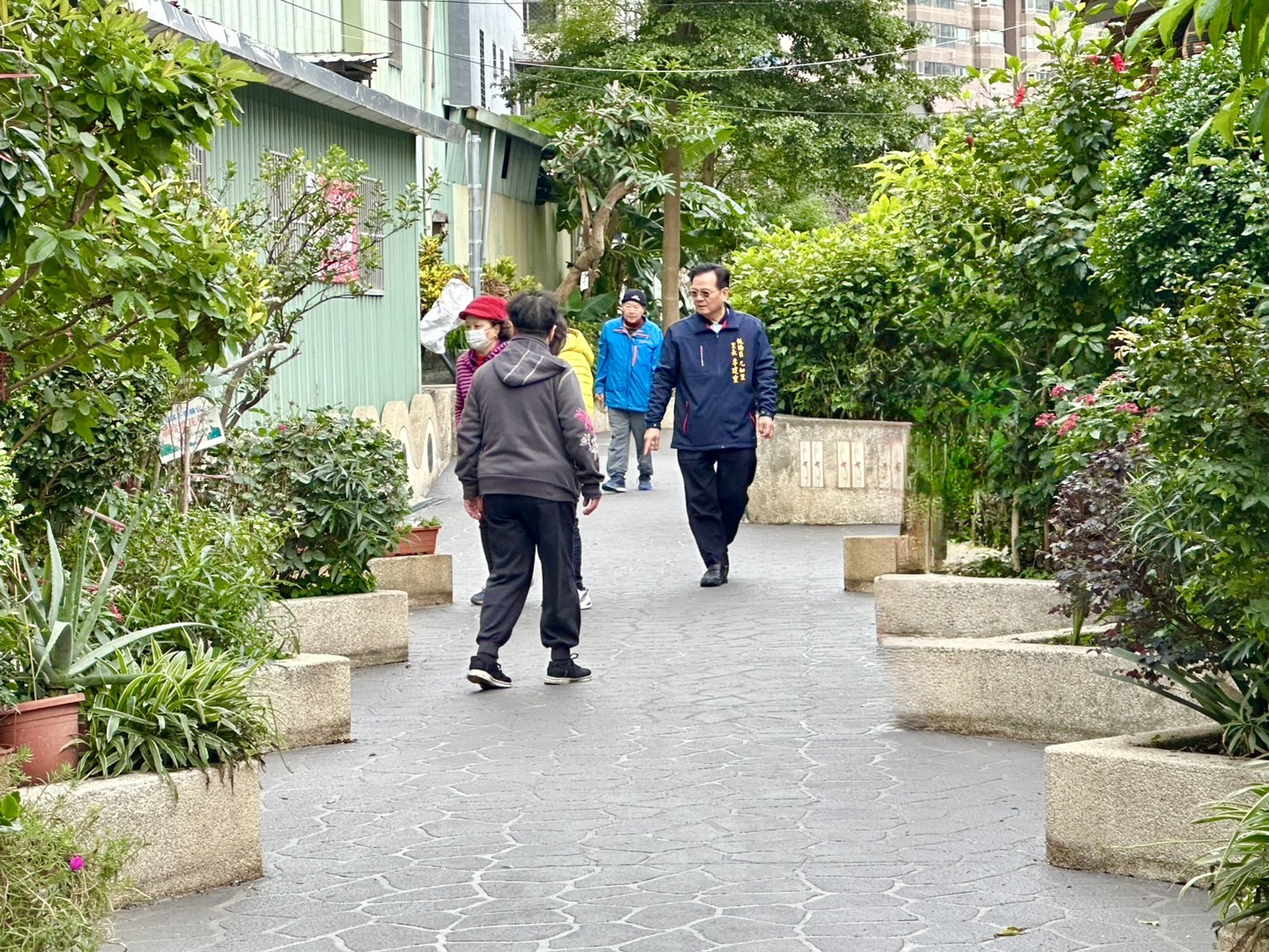 6.海山綠地人行道提供安全舒適的步行空間