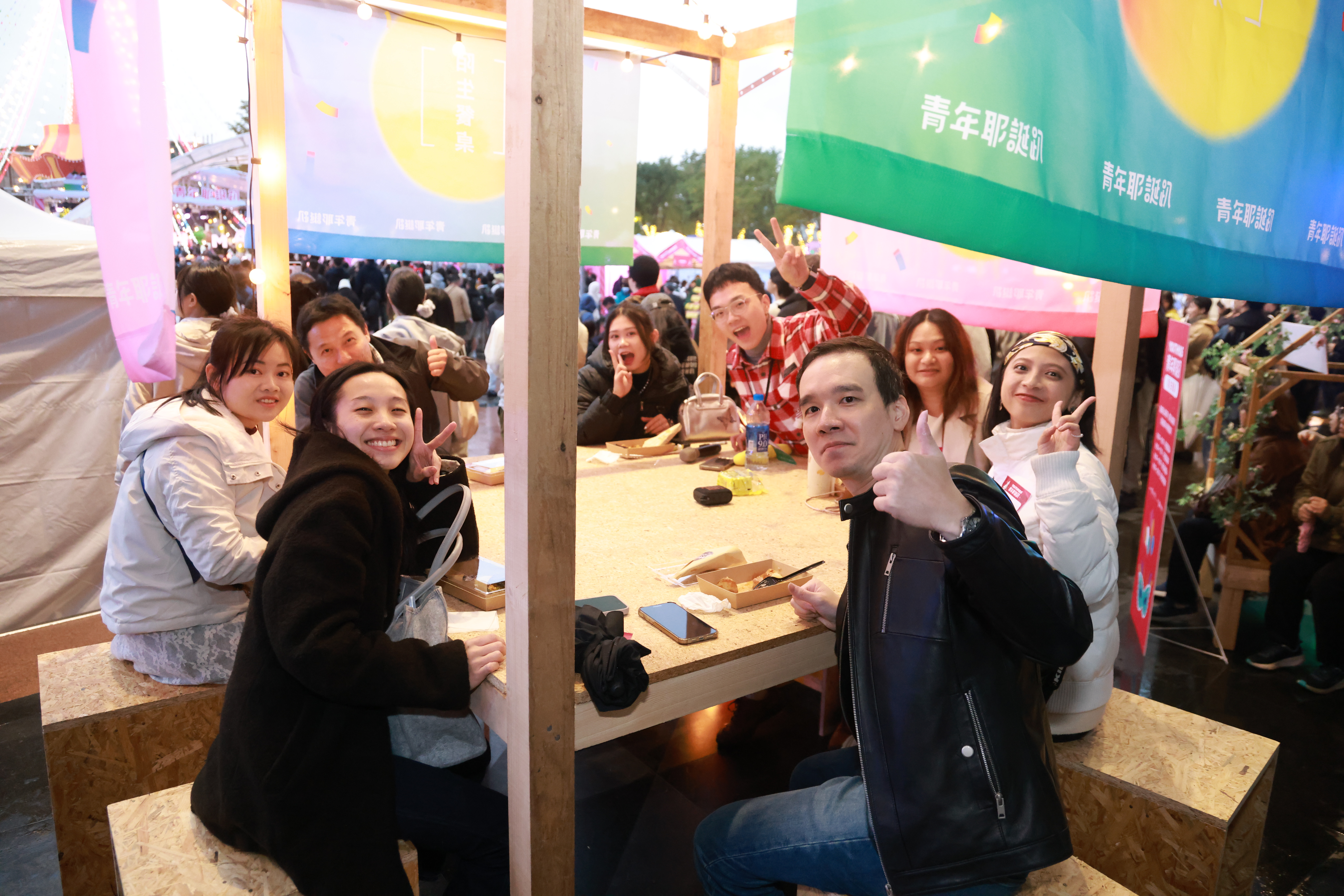 陌生餐桌搭配有趣的提問卡，讓你跟新朋友有更多的互動！（圖為資料照片）