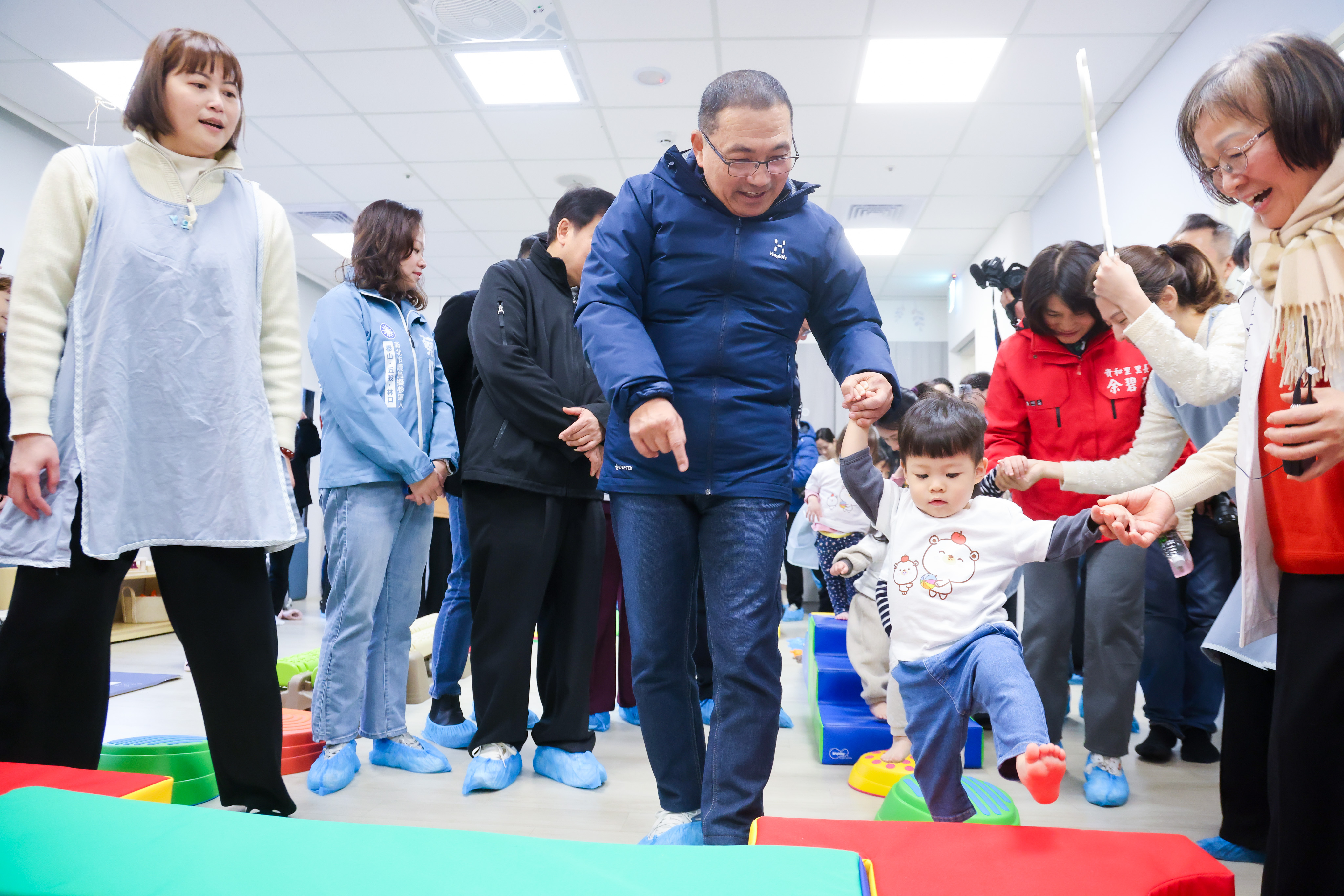 此次開幕的第129家「泰山中山公共托育中心」及第130家「板橋柏翠公共托育中心」共可收托100名0至2歲嬰幼兒。